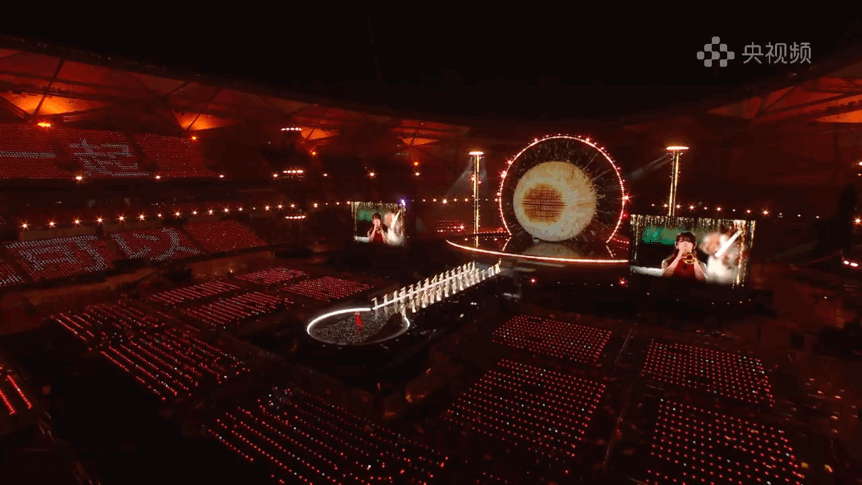 ���Ǻ�������ɢ�������ǣ��������ǹ�ʢ�䡷ڹ�͡���һ�𡱵�Ⱥ������