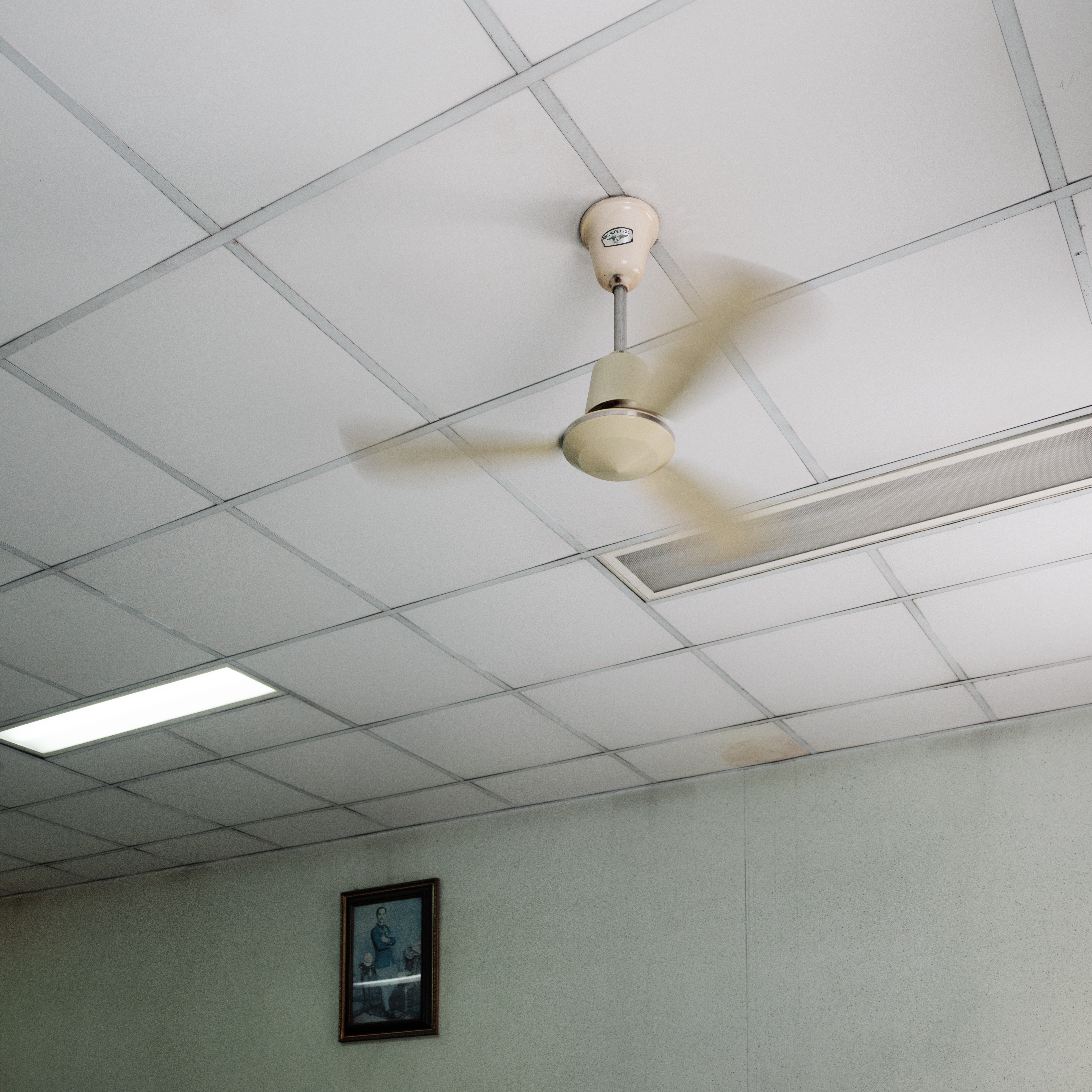 28mmF4的中画幅，是富士的“陷阱”还是扫街的“甜品”？