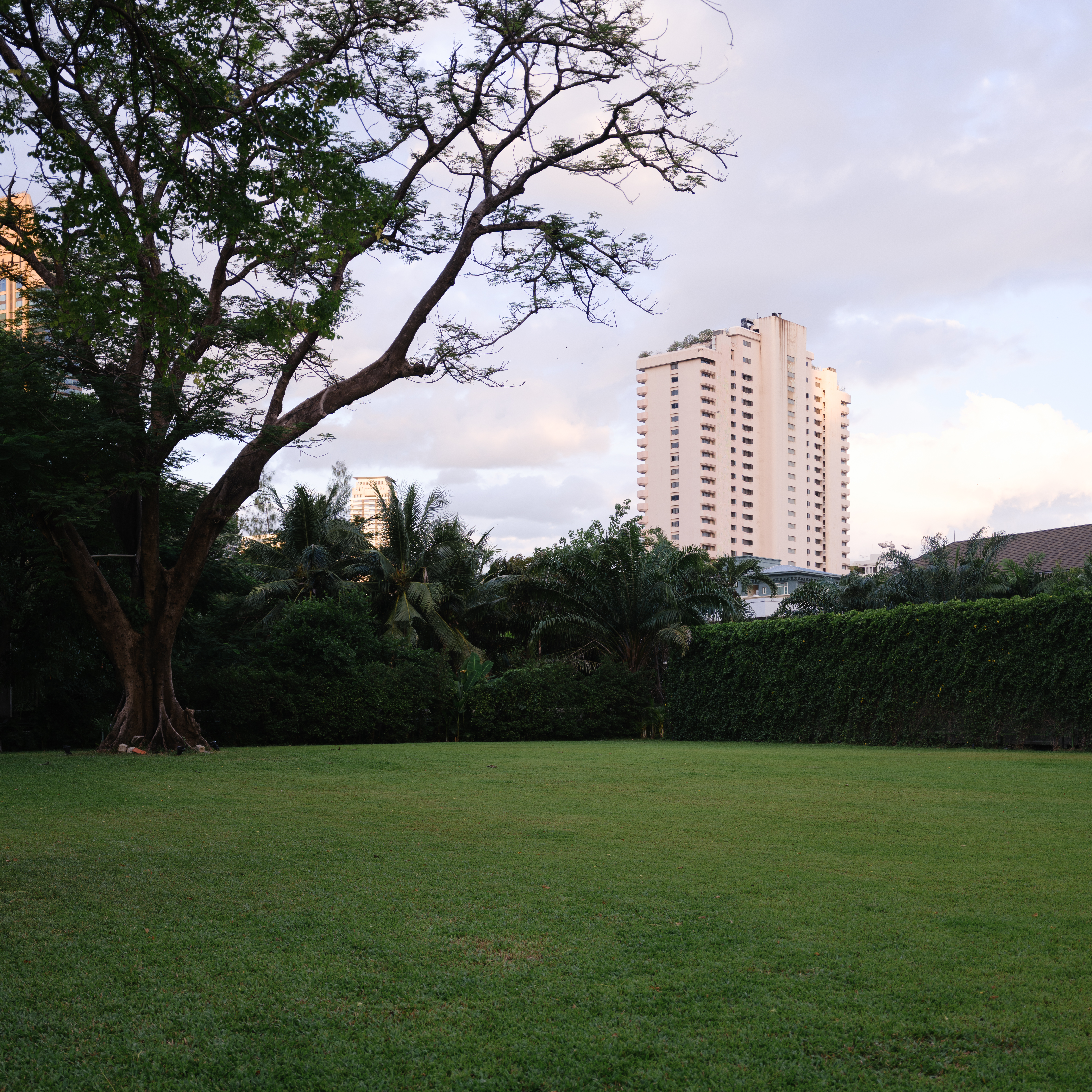 28mmF4的中画幅，是富士的“陷阱”还是扫街的“甜品”？