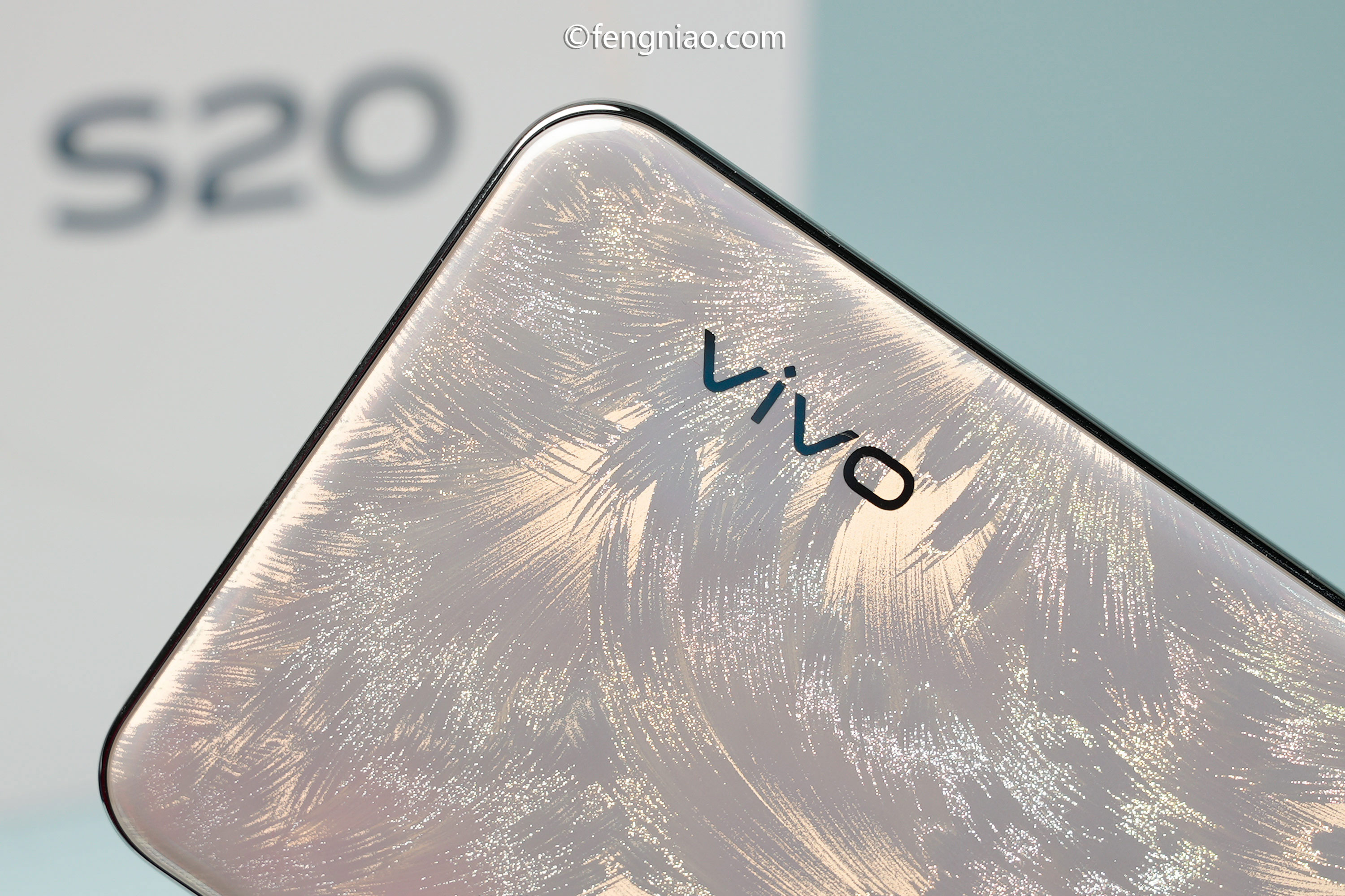 绽放独特的东方魅力 vivo S20凤羽金配色开箱图赏