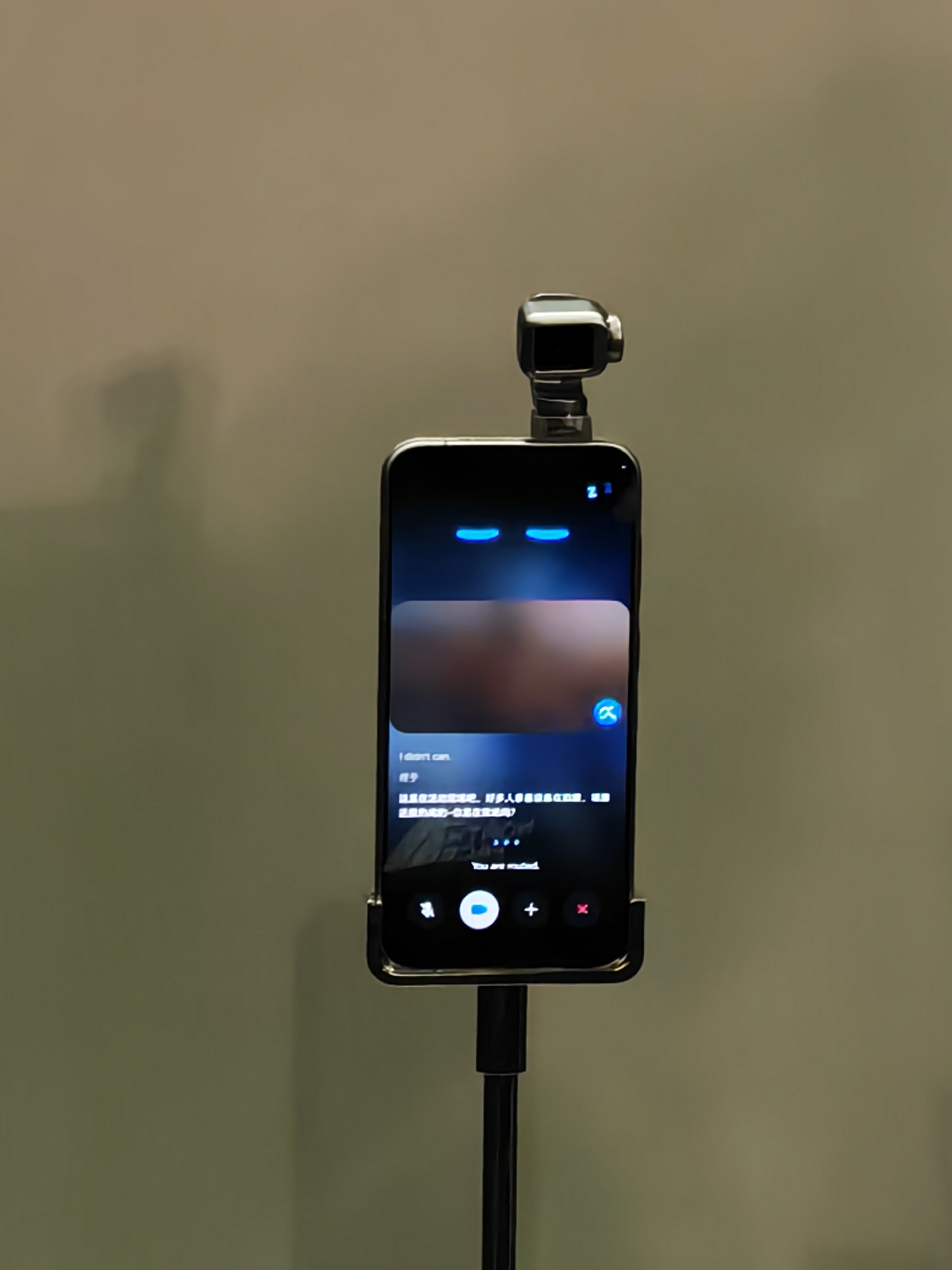 ��ҫRobot Phone����MWC CEO����ֻ���Ӧ�ǡ����ĺ�ɫ���顱