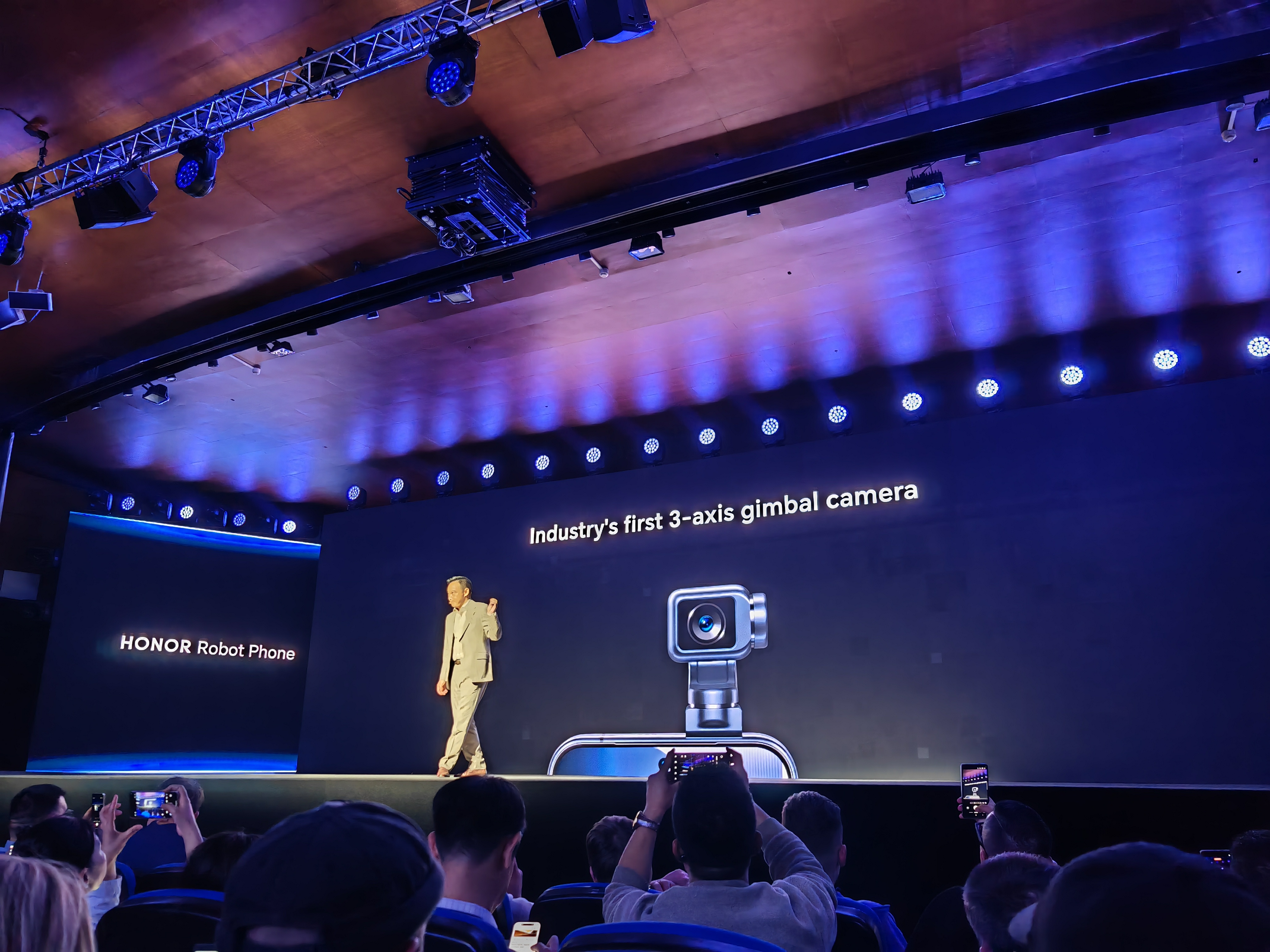 ��ҫRobot Phone����MWC CEO����ֻ���Ӧ�ǡ����ĺ�ɫ���顱