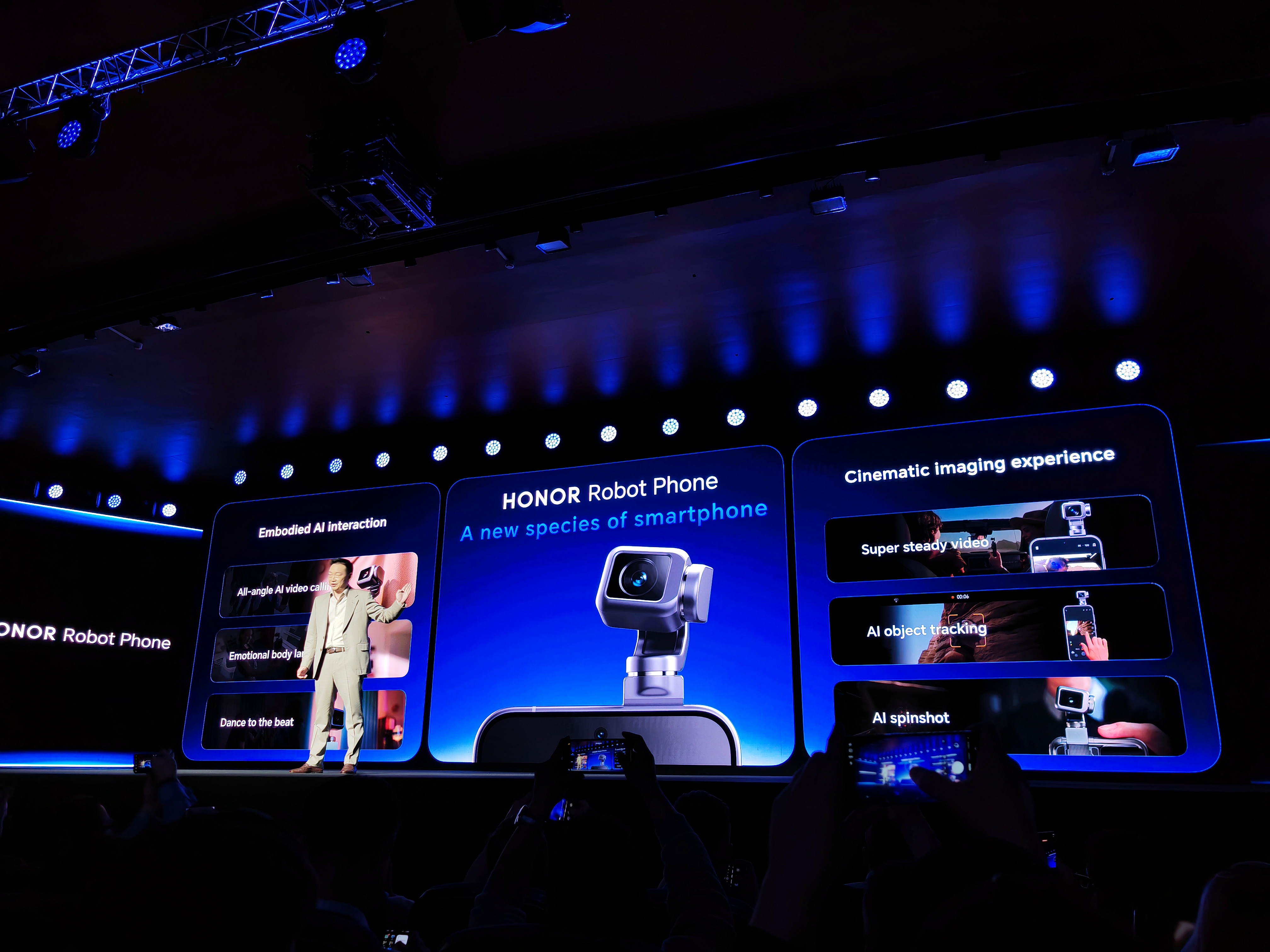 ��ҫRobot Phone����MWC CEO����ֻ���Ӧ�ǡ����ĺ�ɫ���顱