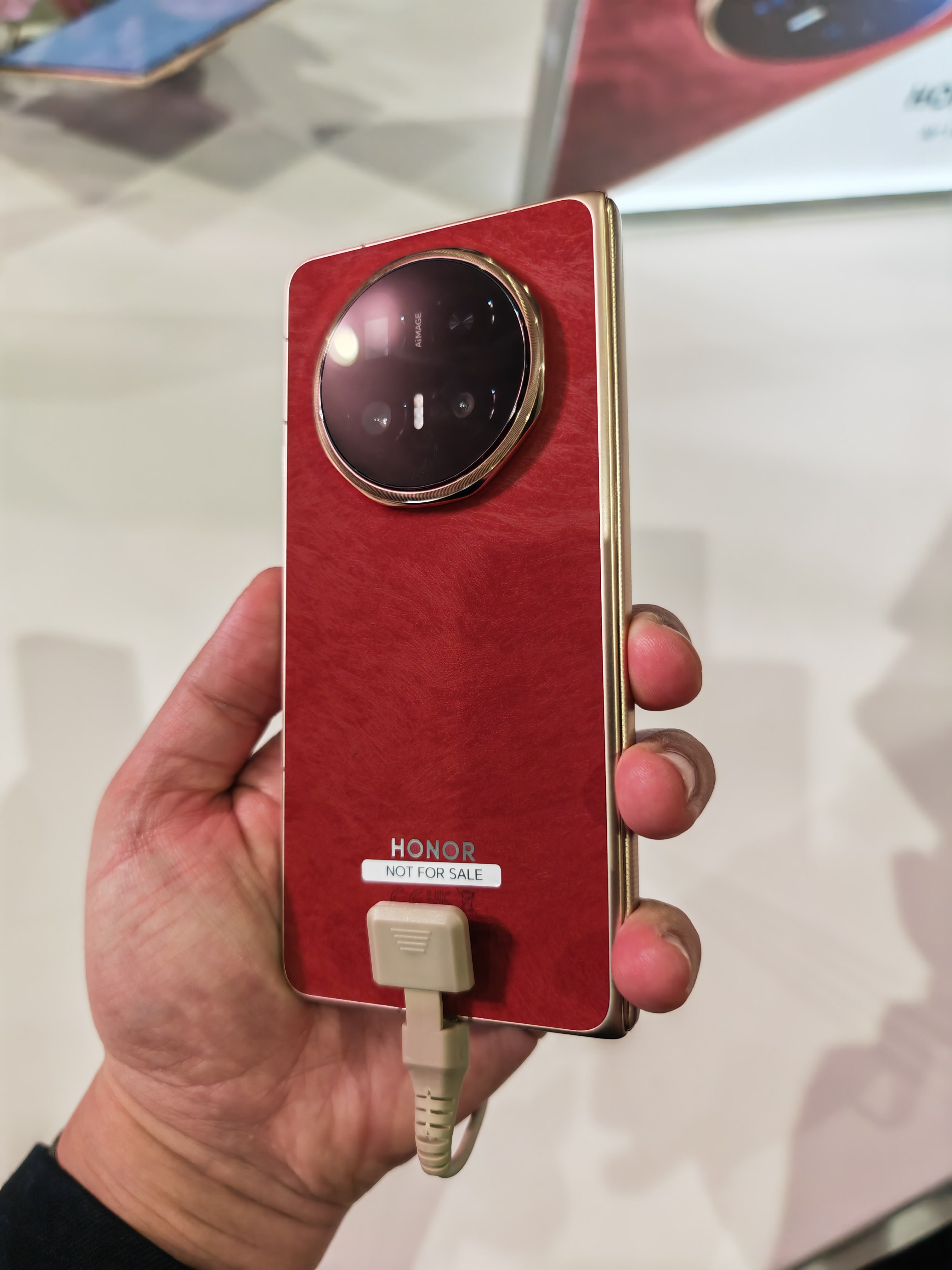 ��ҫMagic V6 2026MWCȫ���׷� �Կ���������¶����۵��콢