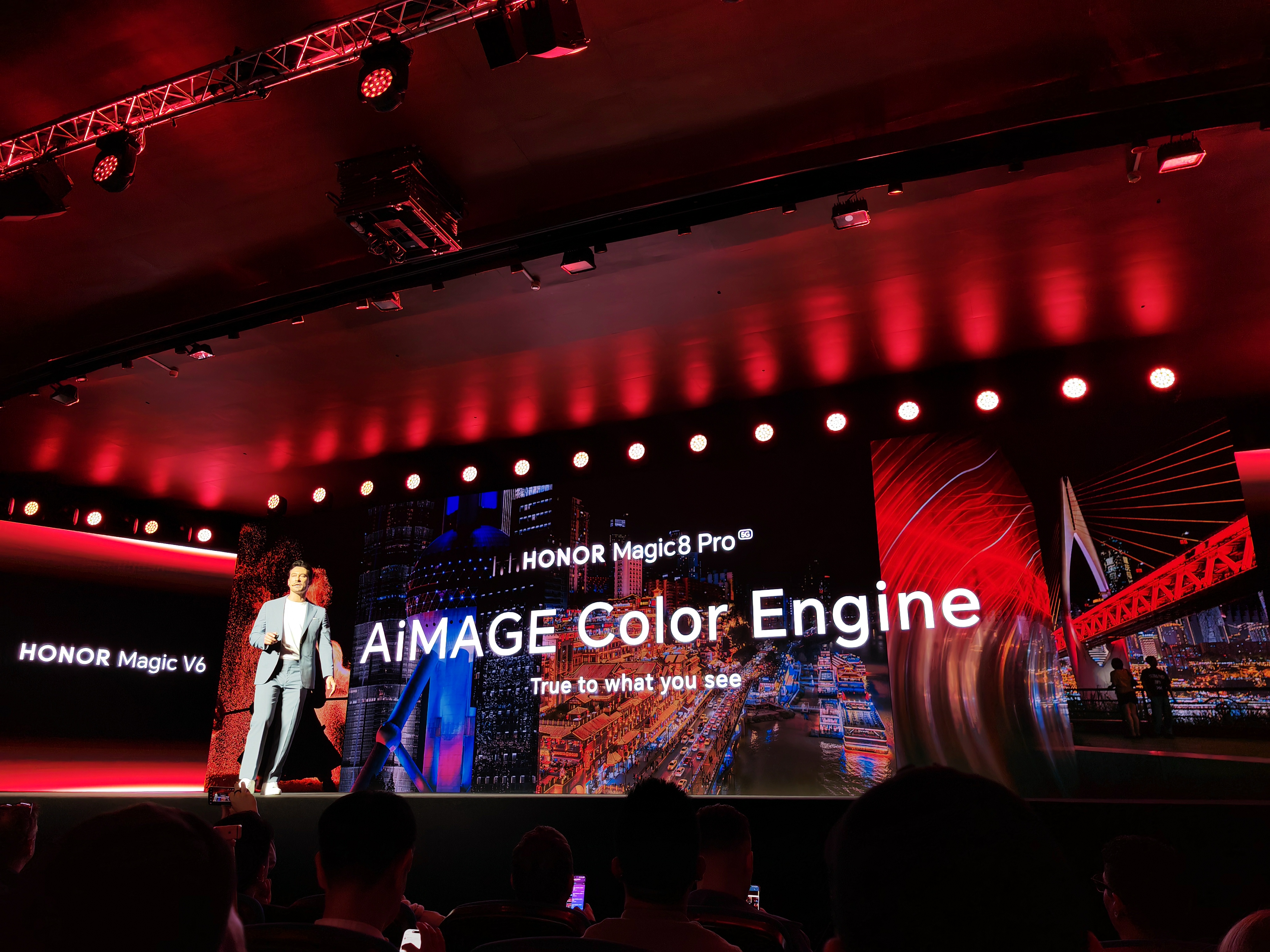 ��ҫMagic V6 2026MWCȫ���׷� �Կ���������¶����۵��콢