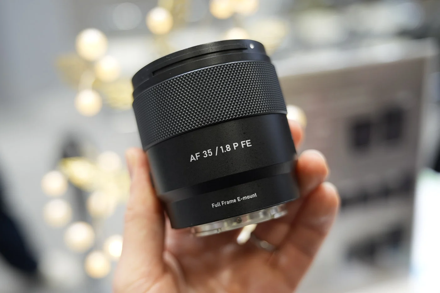 ɭ�������¿�35mm f/1.8��ͷ��Primaϵ�������³�Ա