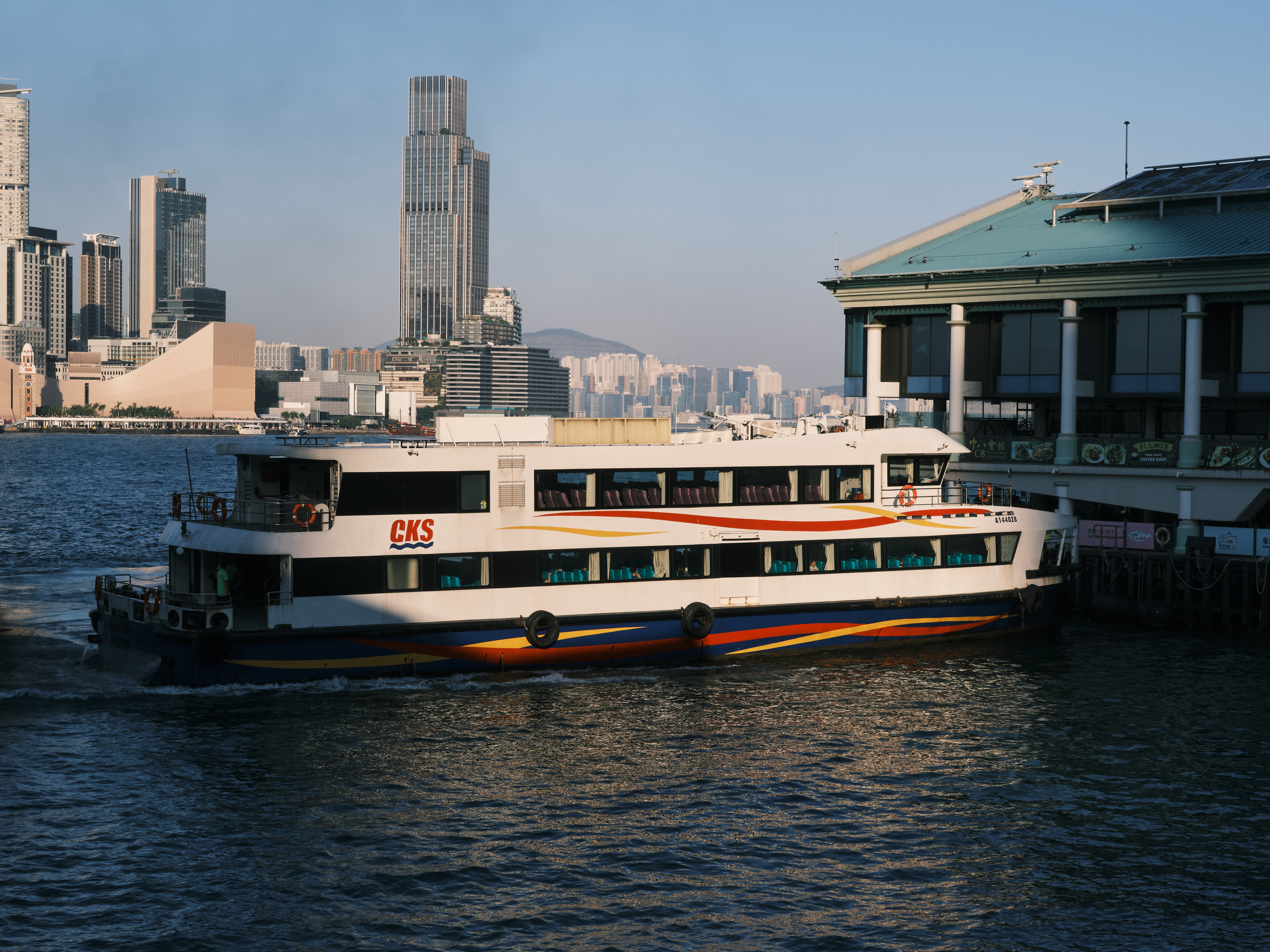 �л����Ľ�ͷ��������ʿGFX100RF�������