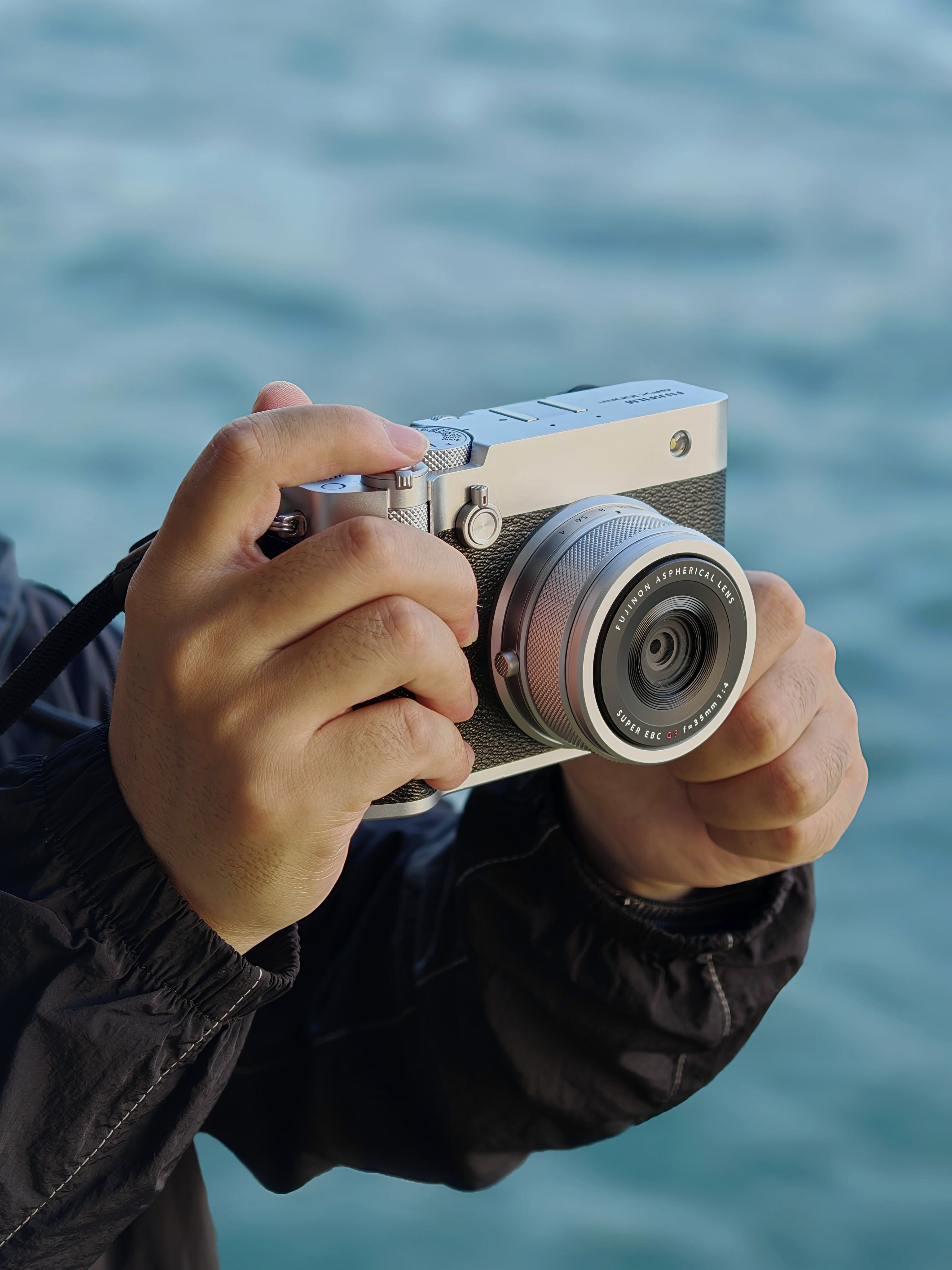 �л����Ľ�ͷ��������ʿGFX100RF�������