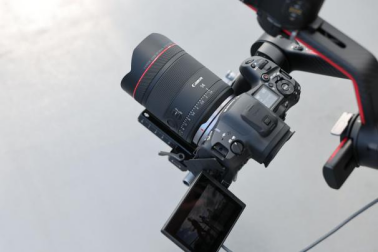 ���ܷ���HYBRIDϵ����ƷRF14mm F1.4 L VCM��ͷ
