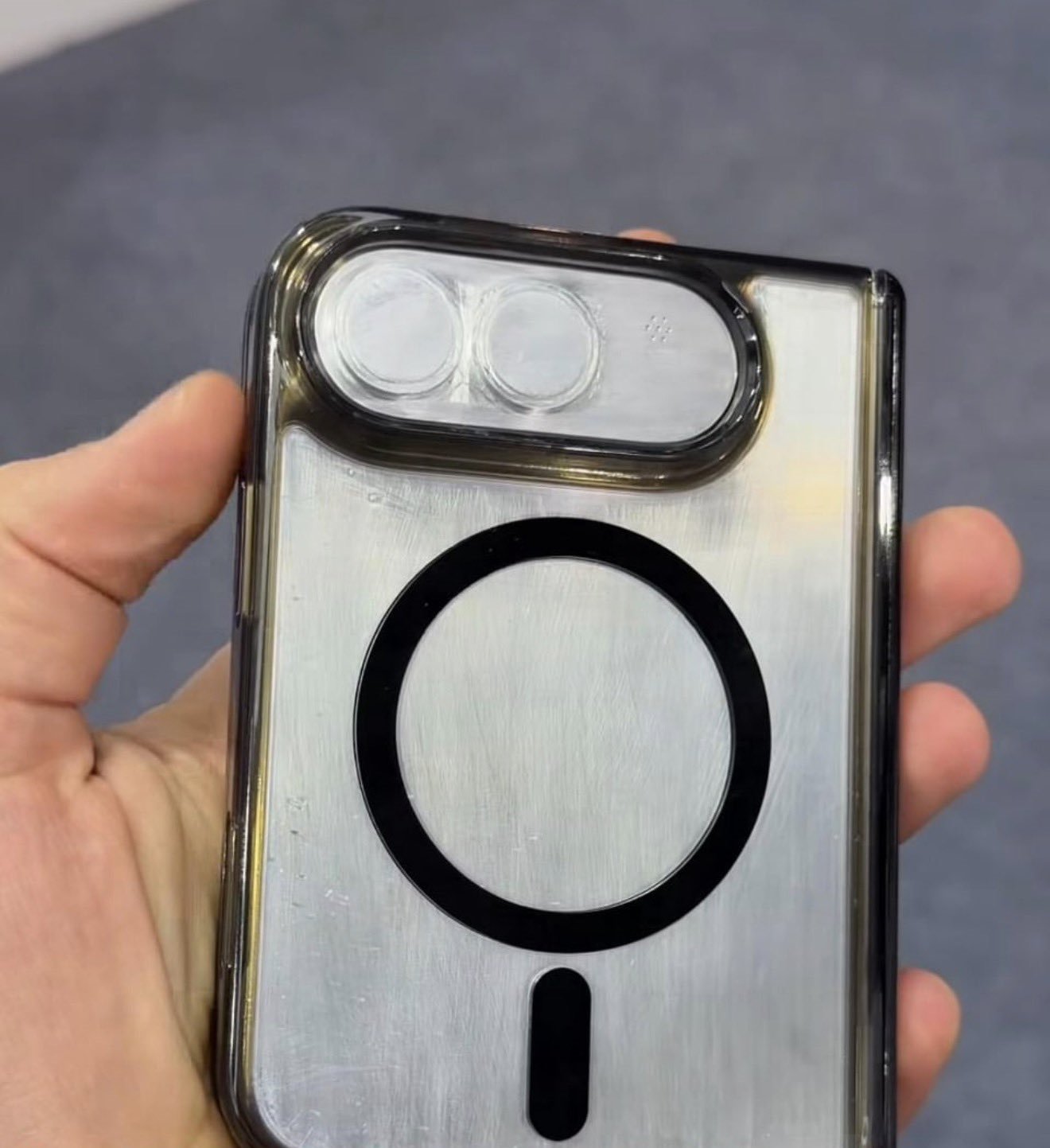 ƻ��iPhone Fold�ֻ��ǽ���ĥ���ع� ����˫�����