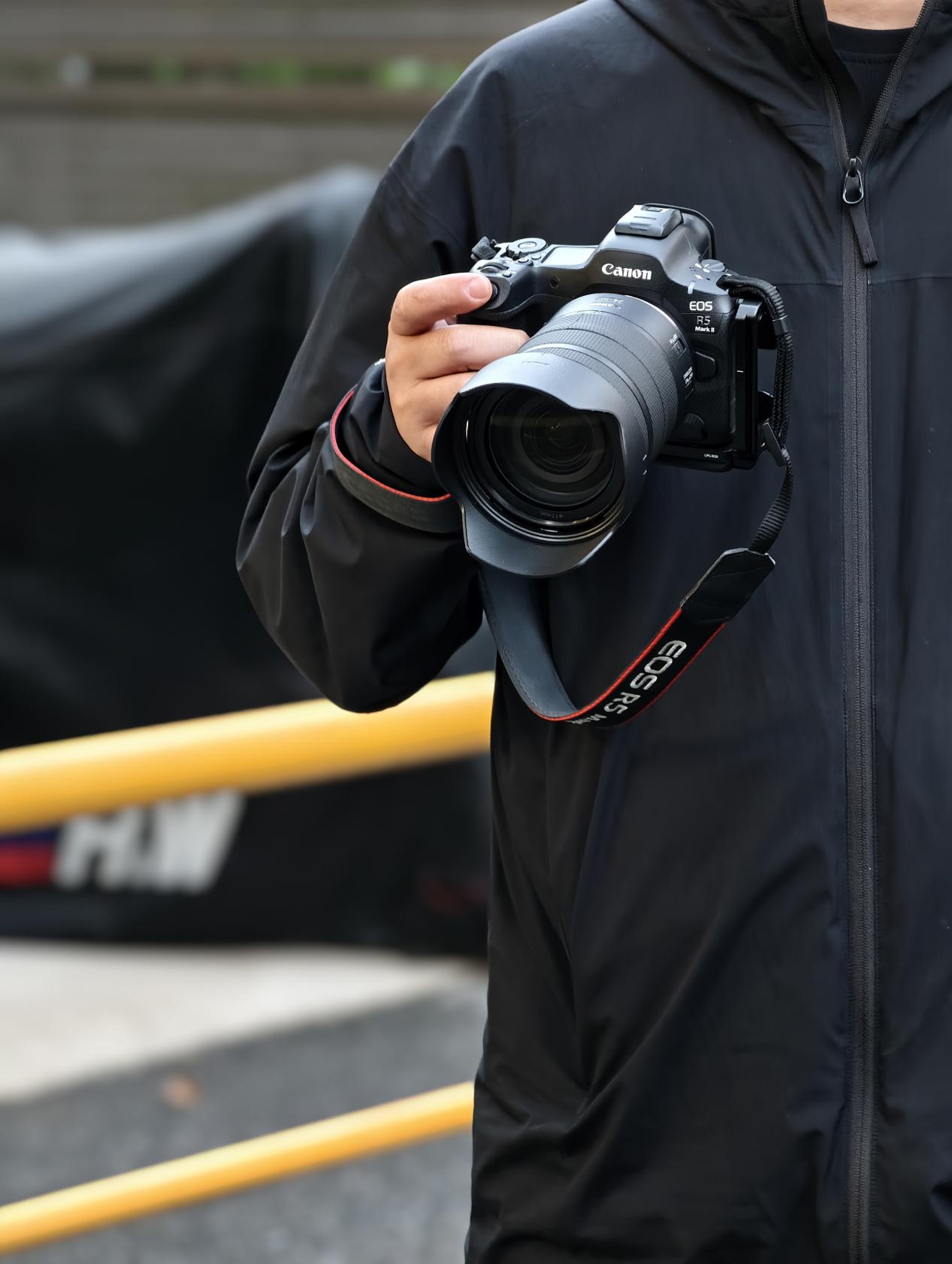����Ӱʦϲ֮�ǣ�EOS R5 Mark II ��ͷ�µ��̻���������ʵ�ٰ�ɨ��������Ӱȫ����