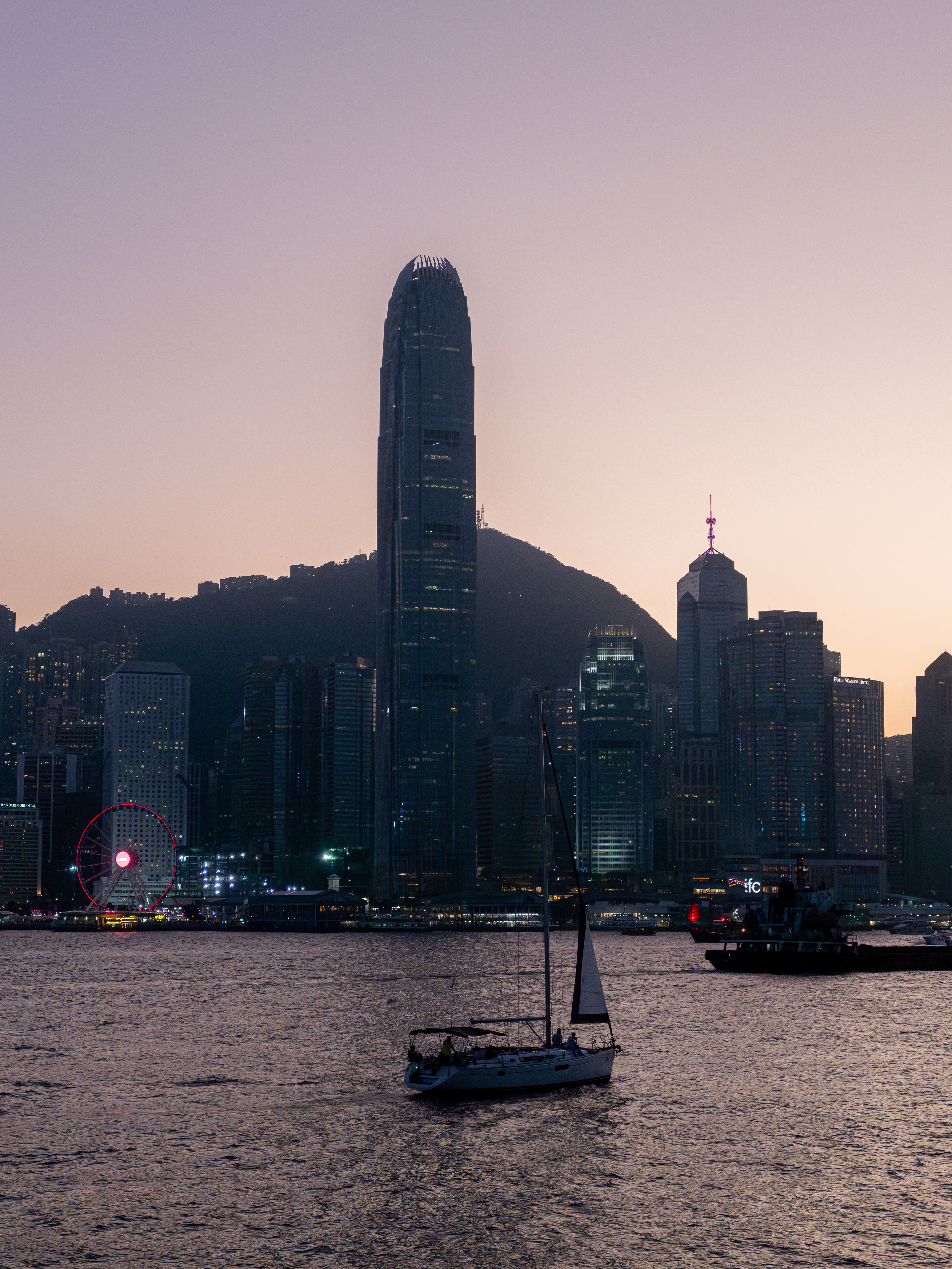 �л����Ľ�ͷ��������ʿGFX100RF�������