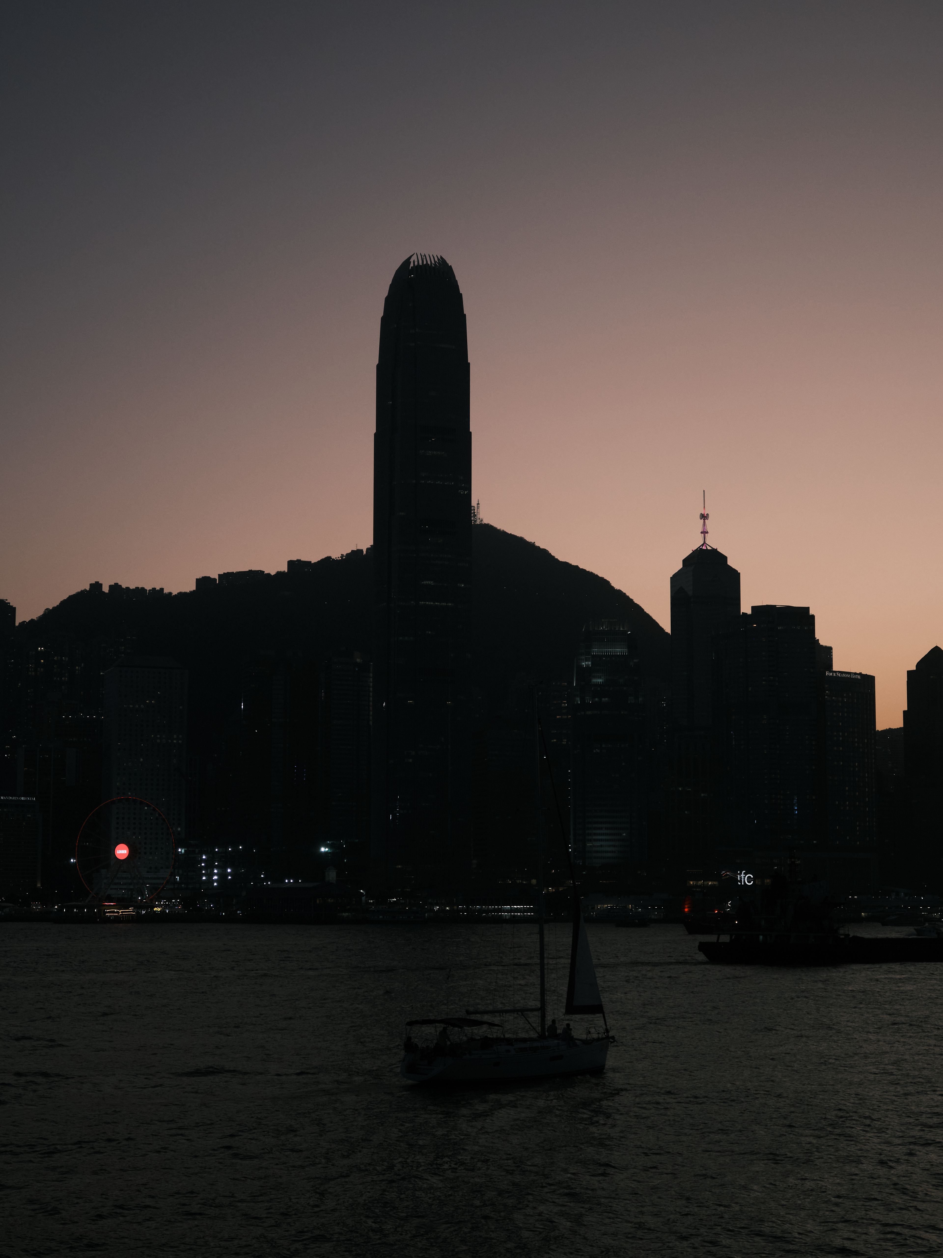 �л����Ľ�ͷ��������ʿGFX100RF�������