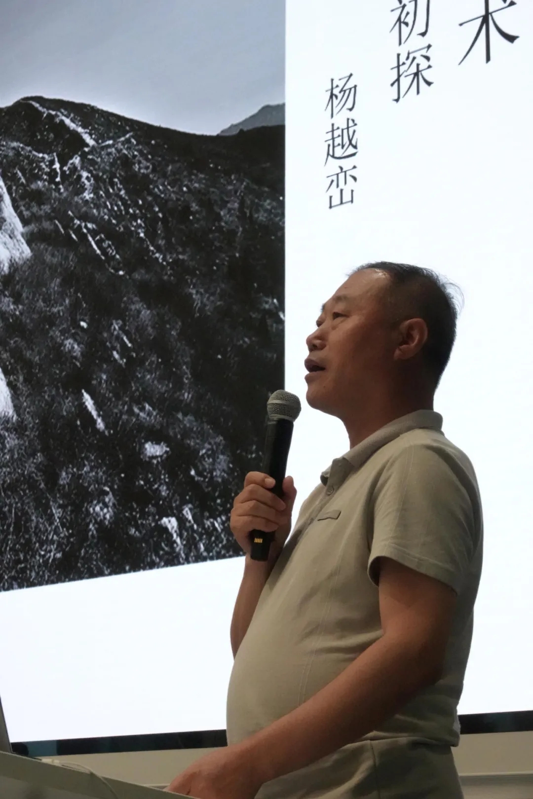 “我为群众办实事”中国摄影金像奖获得者走进龙岗摄影公益大讲堂开讲