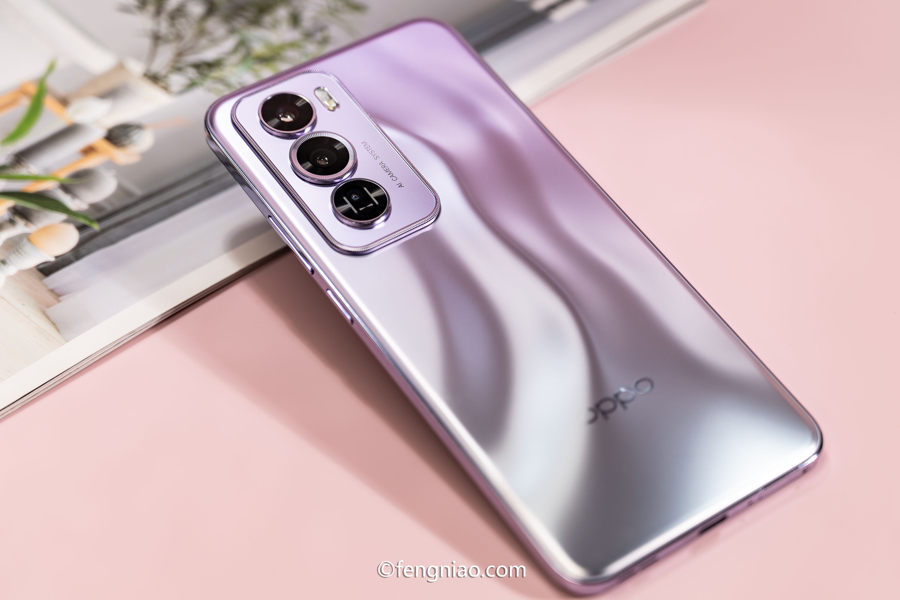 开启超美小直屏新时代 OPPO Reno12 Pro银幻紫配色图赏