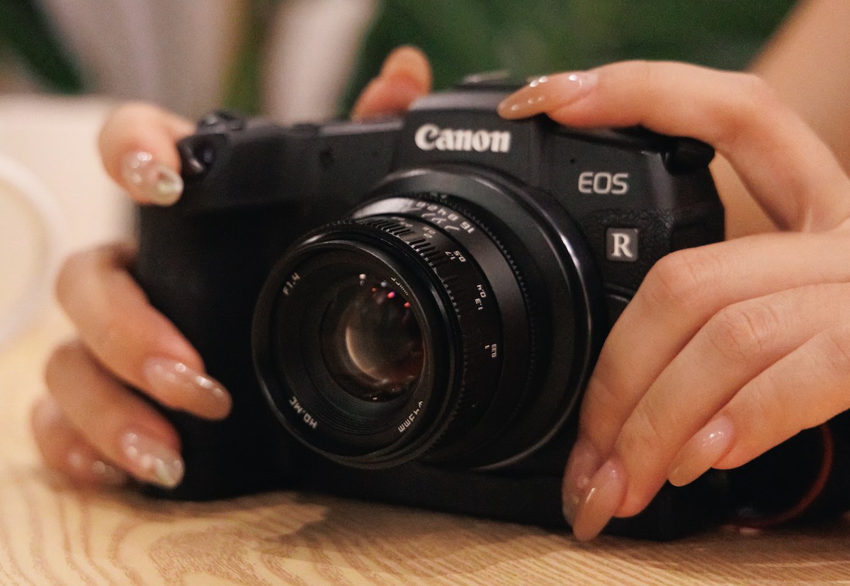 仅售129美元 影歌35mmF1.4镜头发布