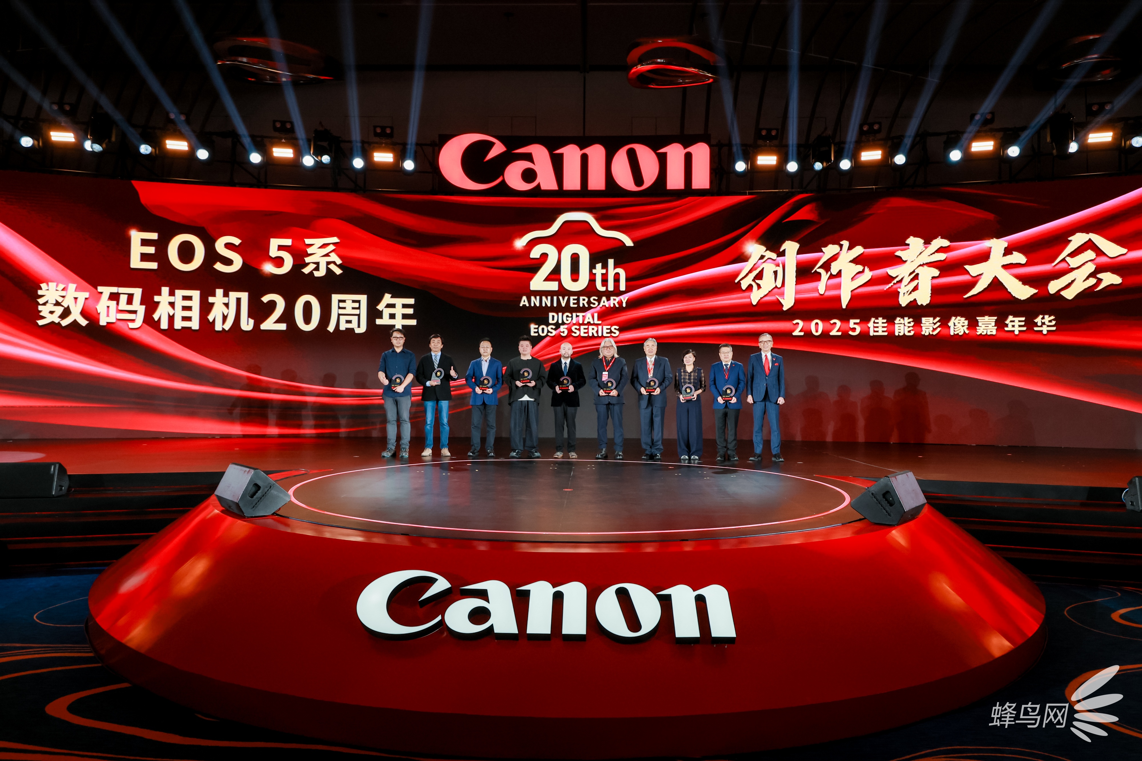 إ��Ի����� 5ϵ���治ֹ 2025����Ӱ����껪֮����EOS 5ϵ�������20���괴���ߴ���ڻ��ٰ�