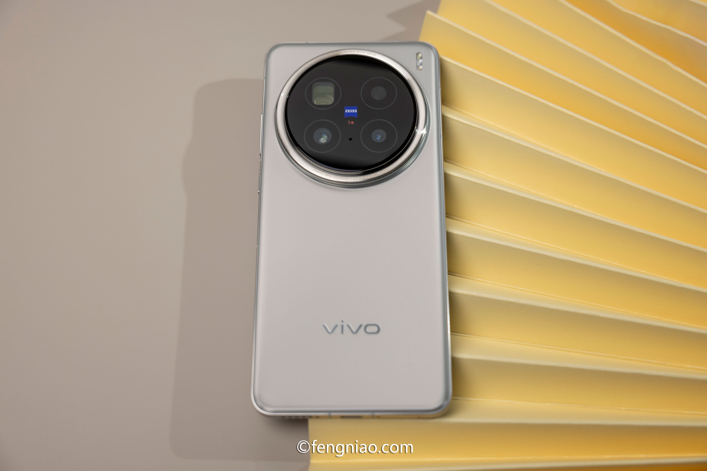 全等深微四曲屏加持 vivo X200 Pro钛灰配色图赏