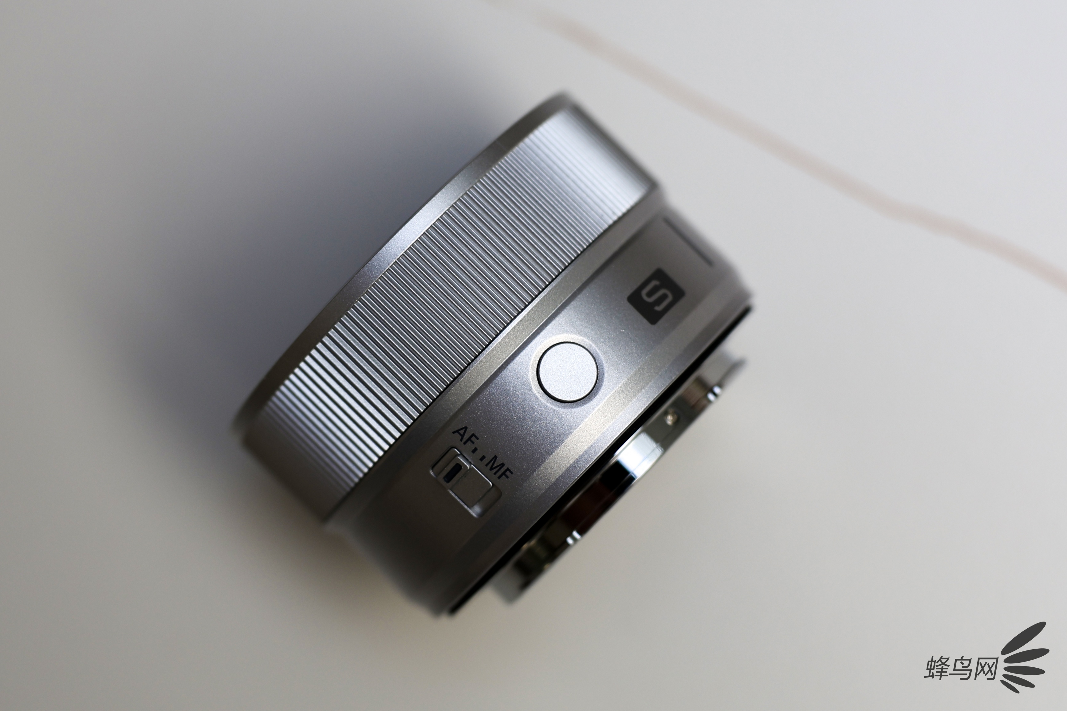 ������еı��ɾ�ͷ ����LUMIX S 40mm f/2��������