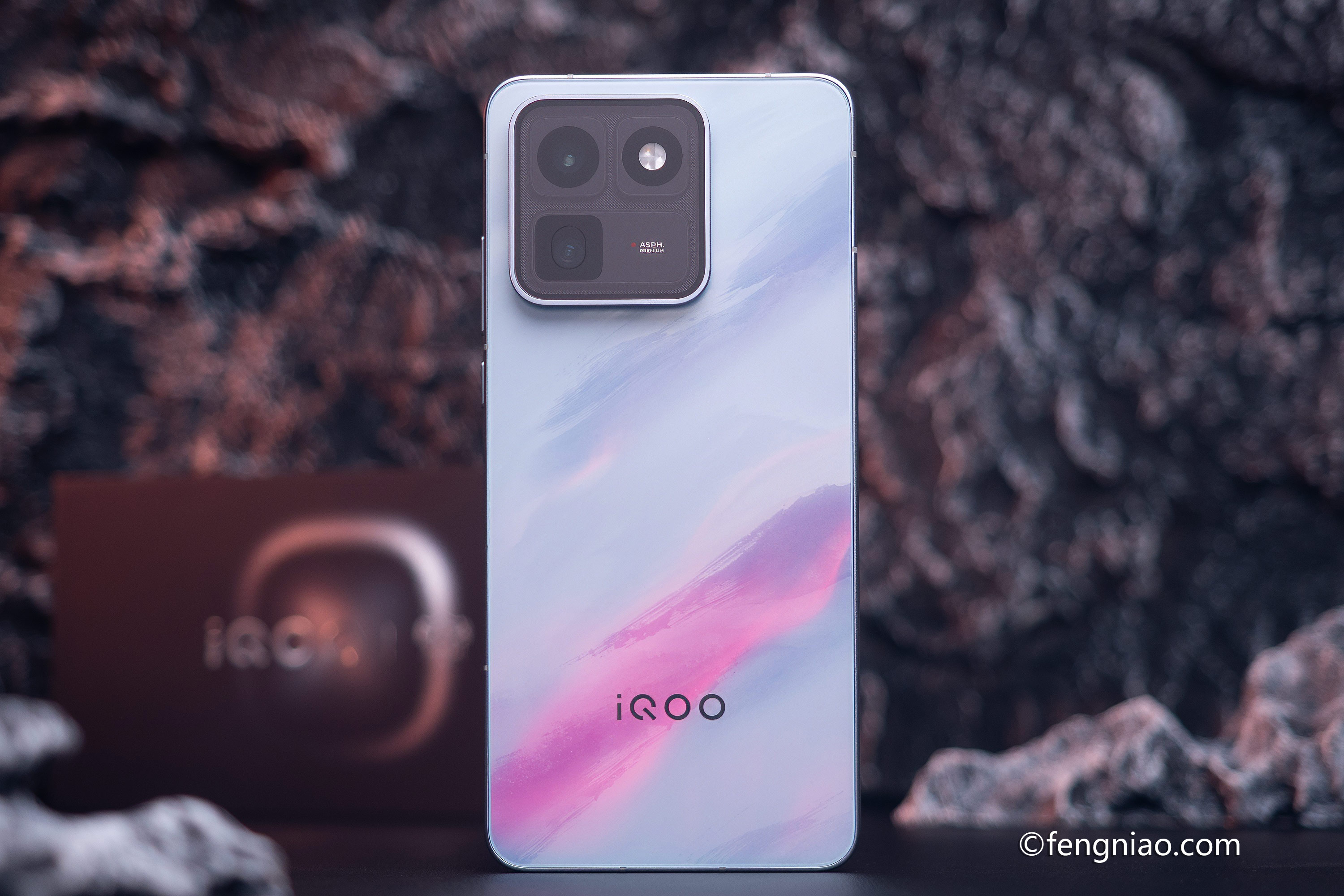 旗舰手感特色满满 iQOO15T青云配色开箱图赏