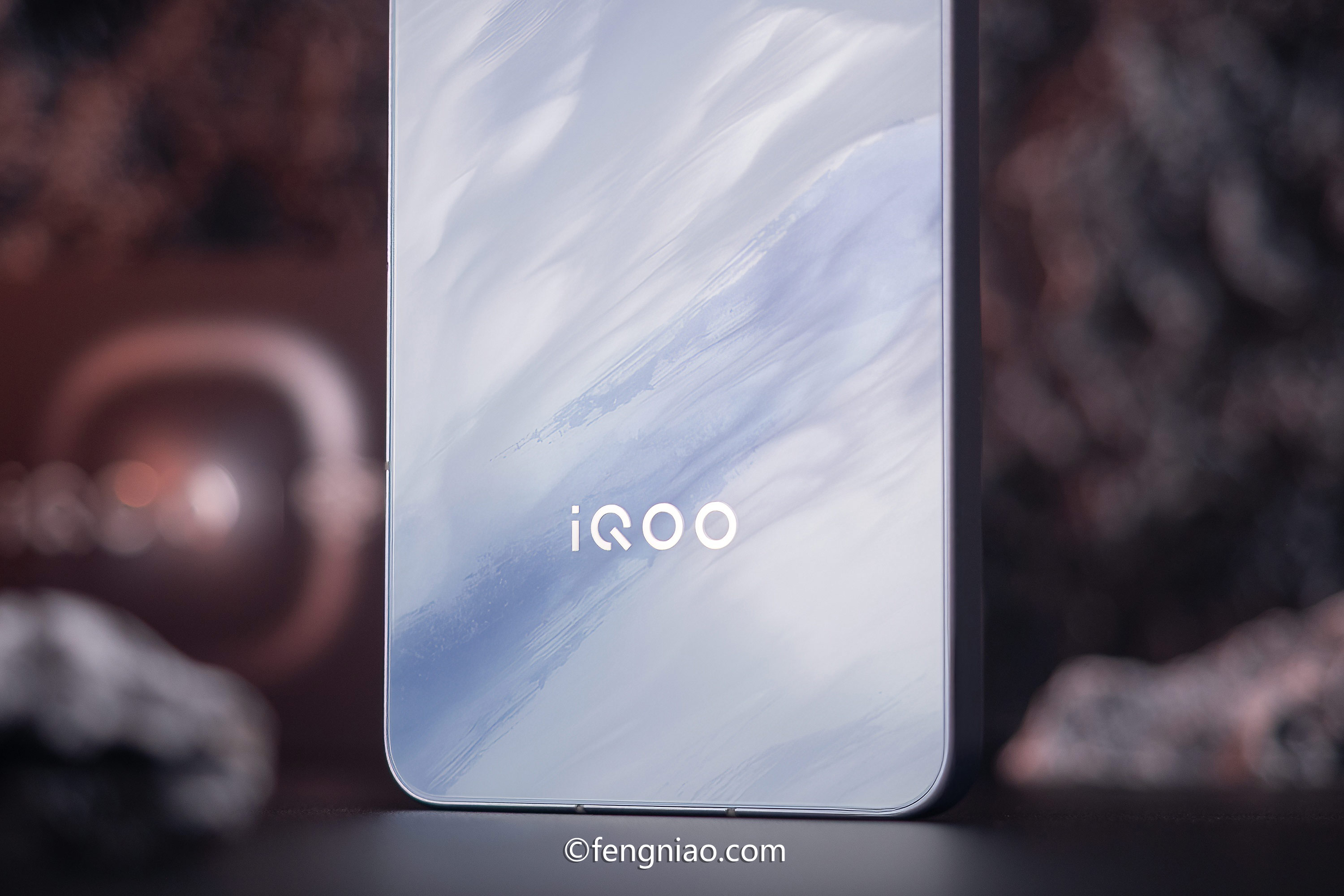 旗舰手感特色满满 iQOO15T青云配色开箱图赏