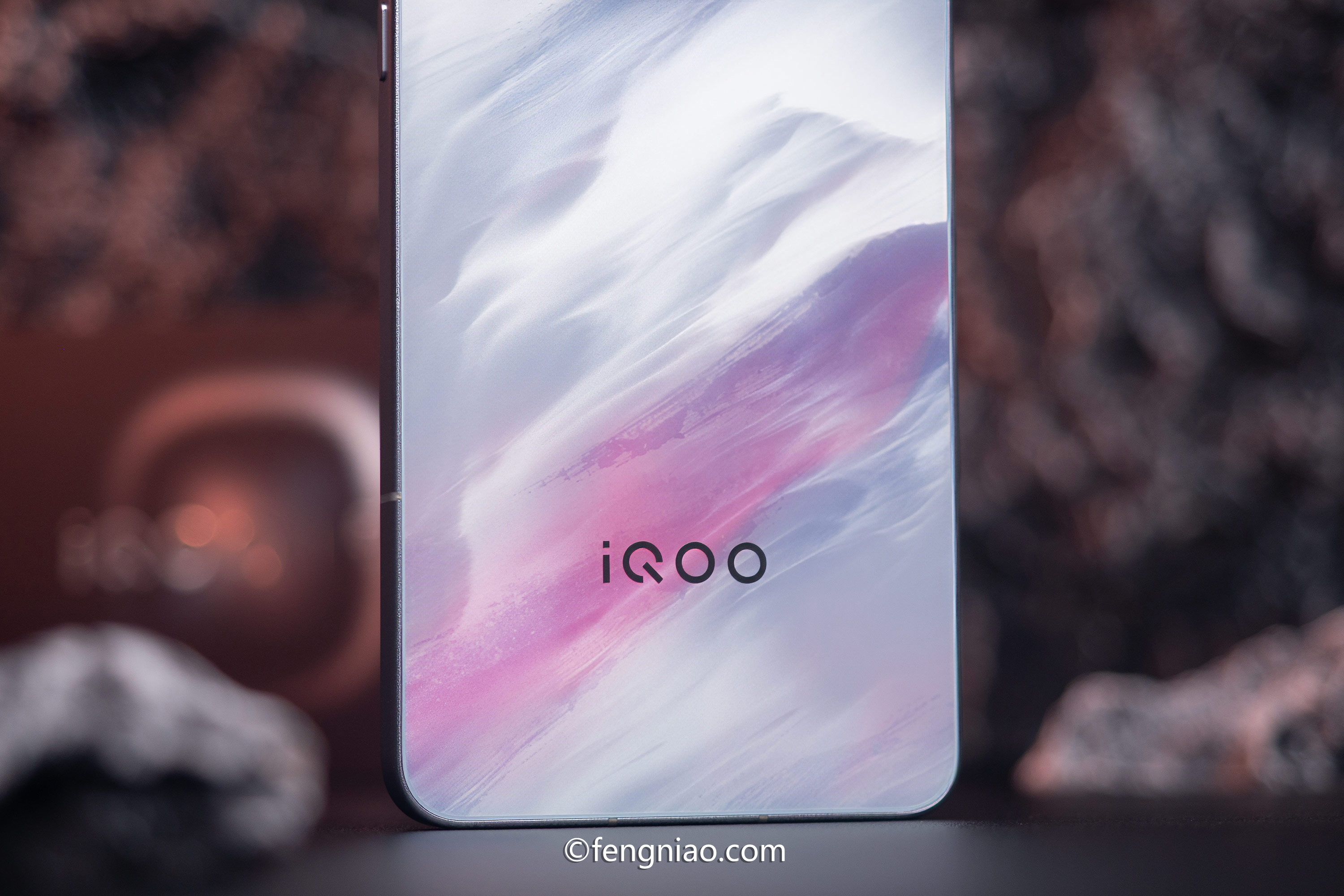 旗舰手感特色满满 iQOO15T青云配色开箱图赏