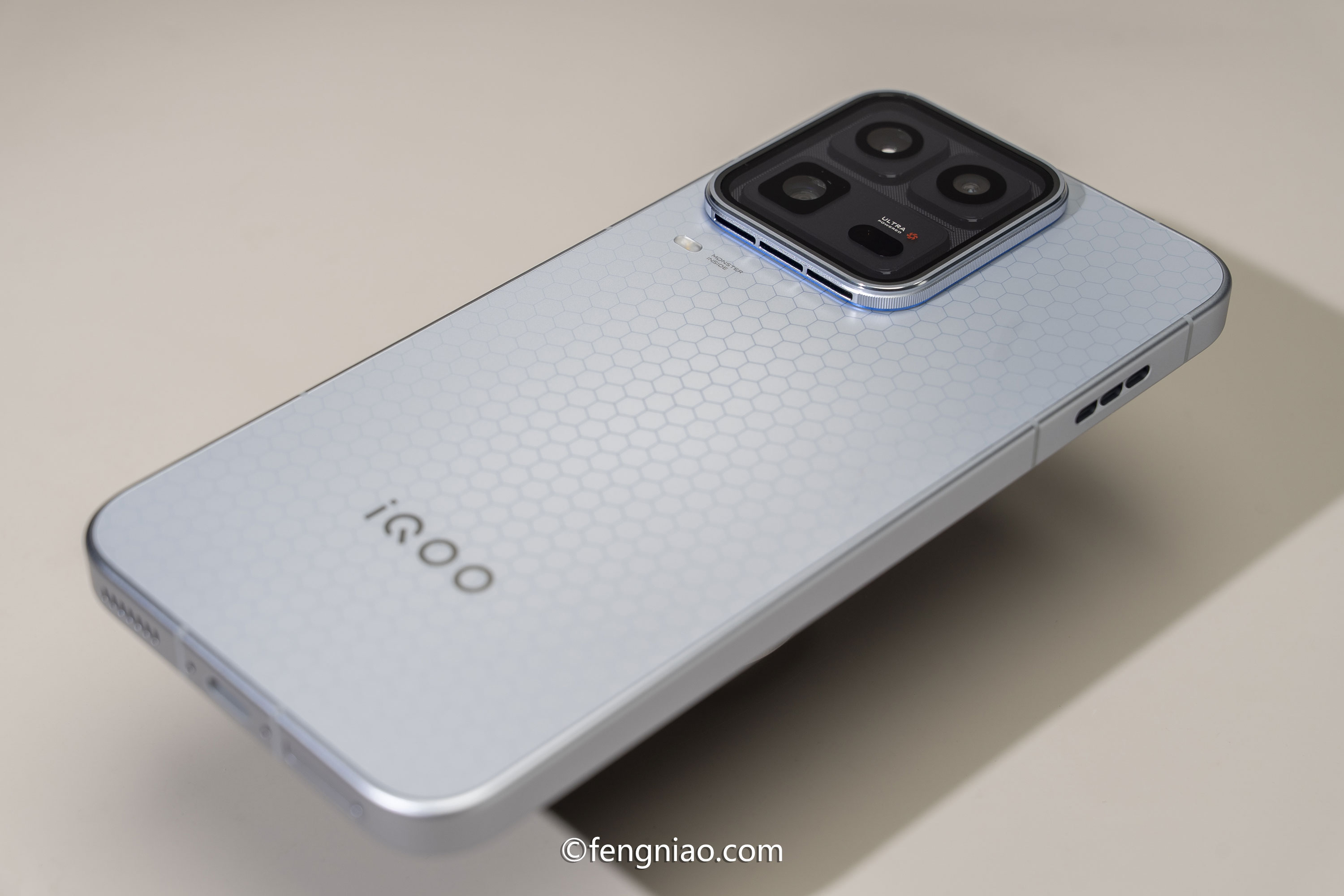 ��Ӱ��ת�������� iQOO 15 Ultra 2049��ɫ����ͼ��