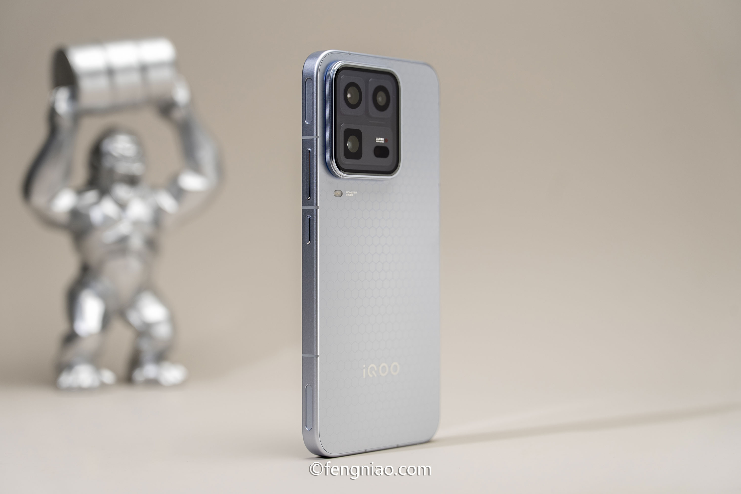 ��Ӱ��ת�������� iQOO 15 Ultra 2049��ɫ����ͼ��