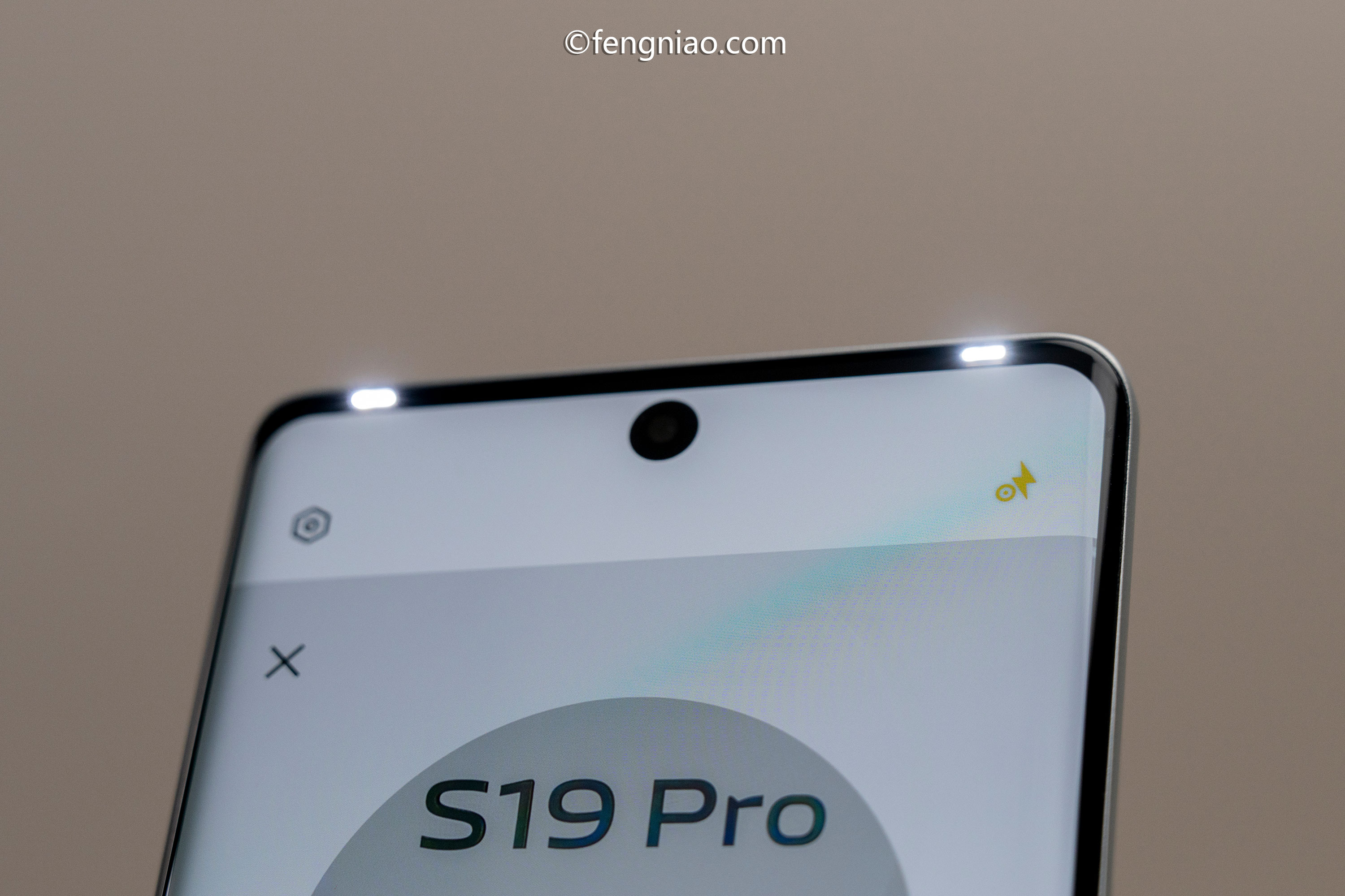 东方美学宇宙再添新成员 vivo S19 Pro烟雨青配色图赏