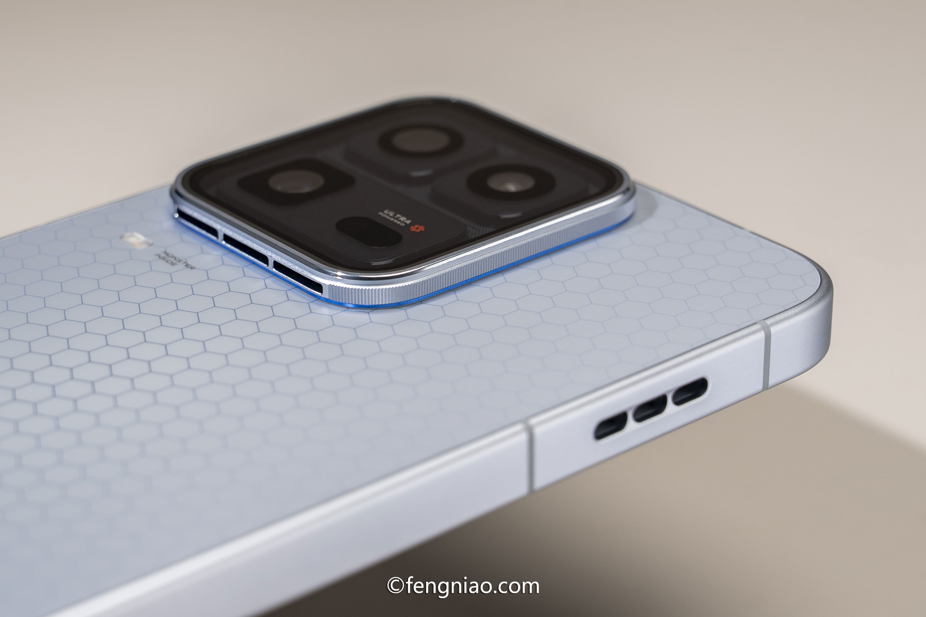 һ��רΪ������Ϸ�����ġ�Ultra���콢 iQOO 15 Ultra����