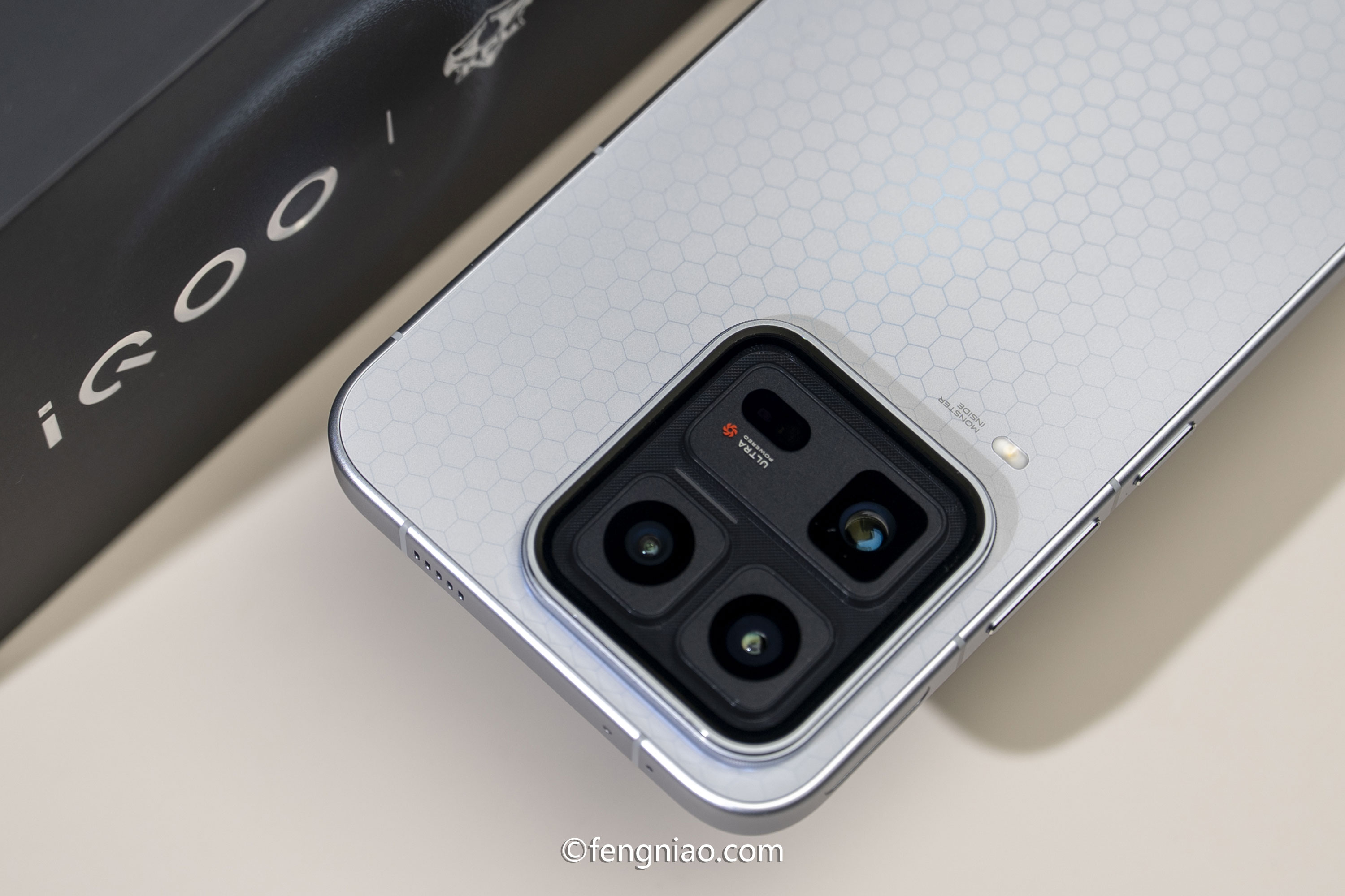 һ��רΪ������Ϸ�����ġ�Ultra���콢 iQOO 15 Ultra����