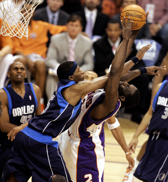 体育摄影:NBA球场上的夺命犯规