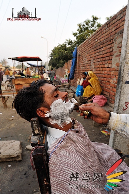 印度街头理发图片