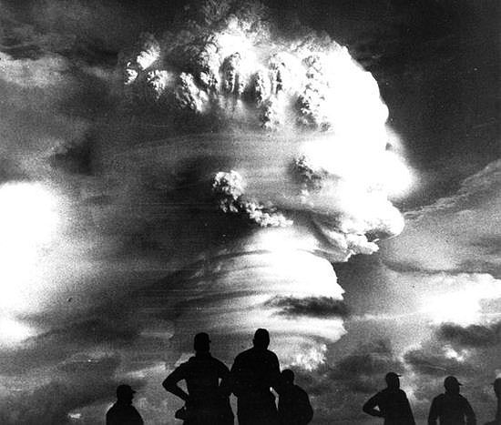 一组惊心动魄的核弹试验照片