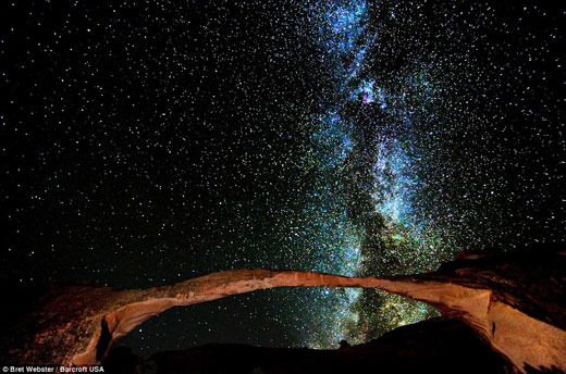 巧用岩石前景 拍出令人惊叹银河照片