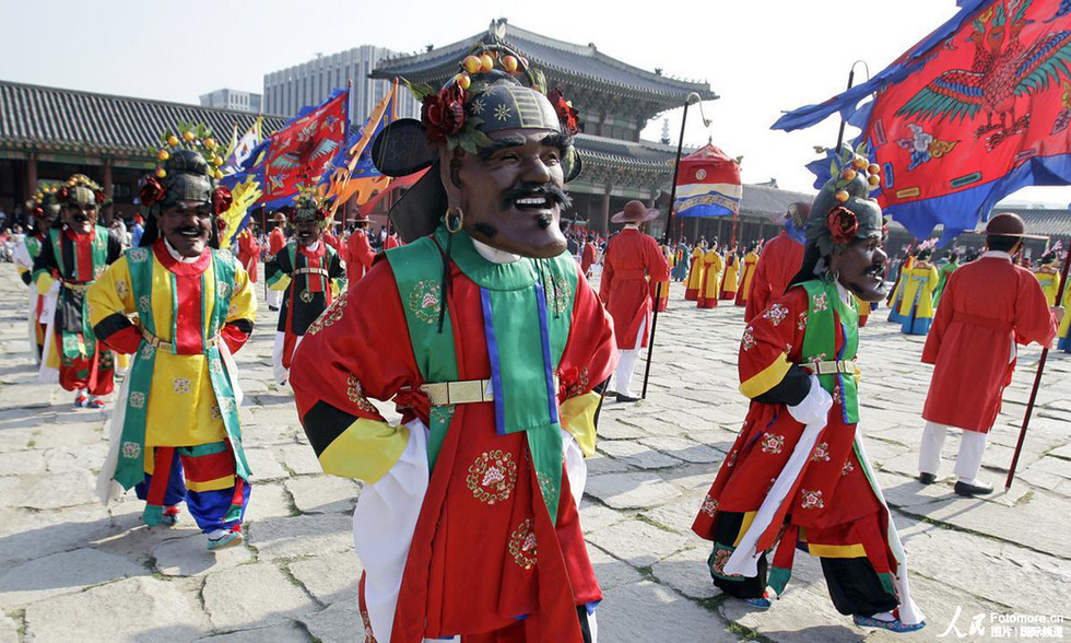 韩国举行盛大仪式 庆祝法国归还古籍