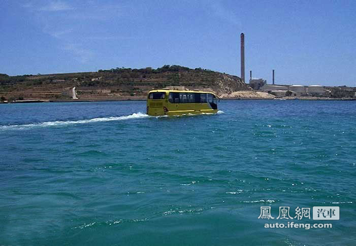 揭秘世界首辆水陆两栖公交车 不再怕暴雨