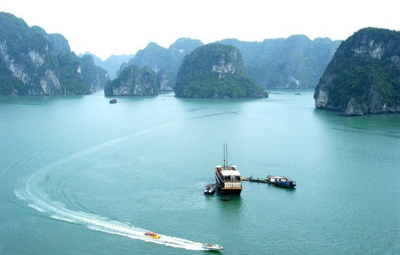 海上的桂林山水 实拍越南绝美的下龙湾