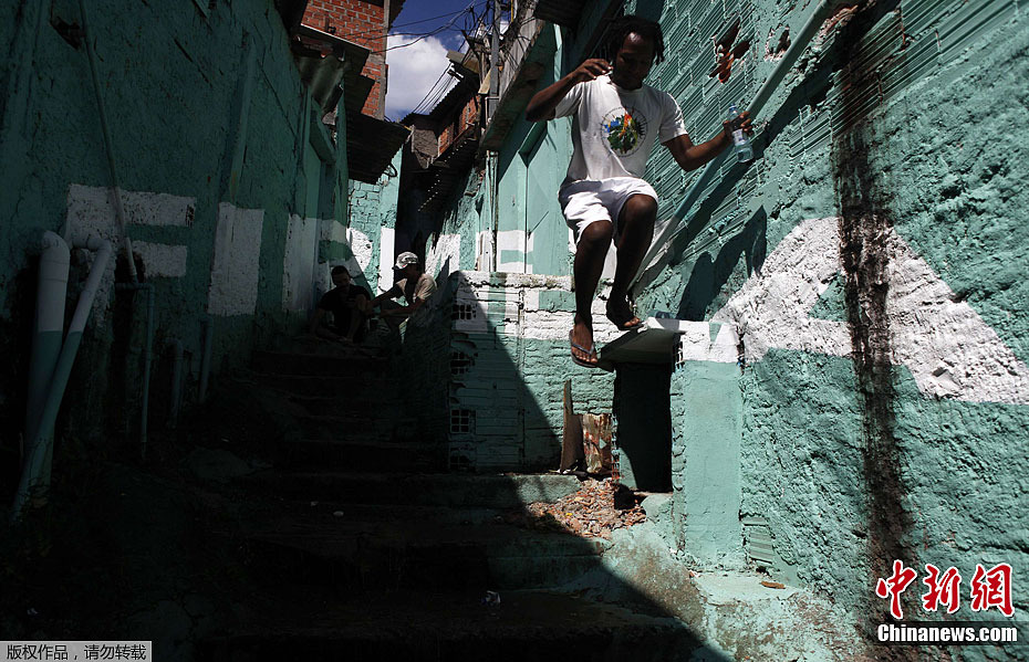 巴西圣保罗街道之光 巴西贫民区艺术涂鸦