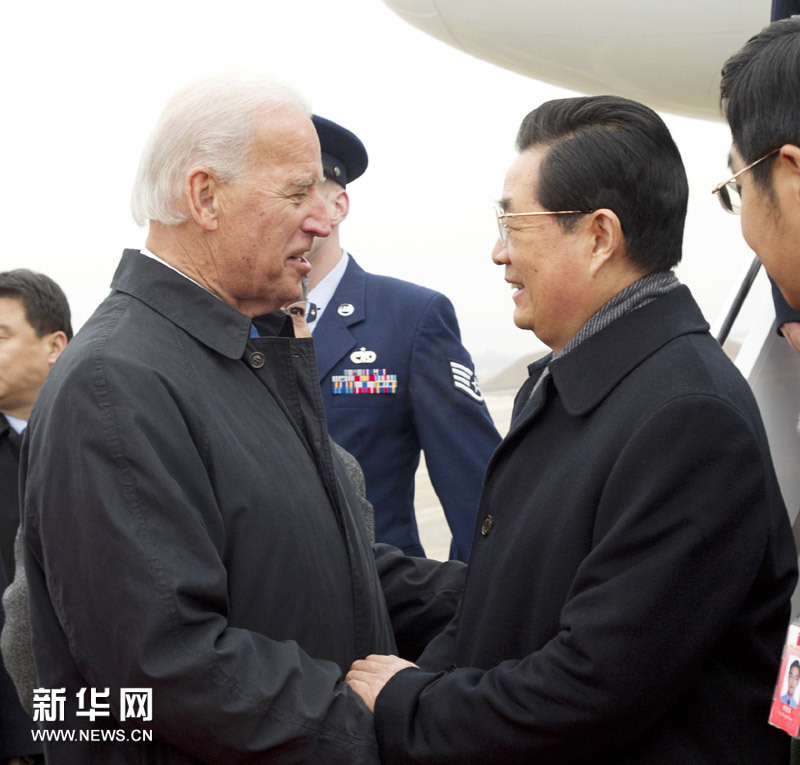 胡锦涛抵美 美国副总统拜登机场迎接