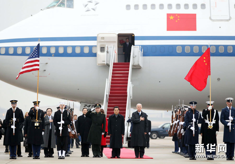 胡锦涛抵美 美国副总统拜登机场迎接