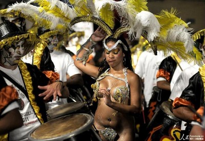 拉圭重味美女亮相民族狂欢节