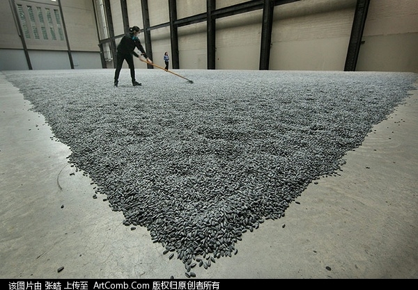 艺术家艾未未新作：1亿陶瓷葵花籽