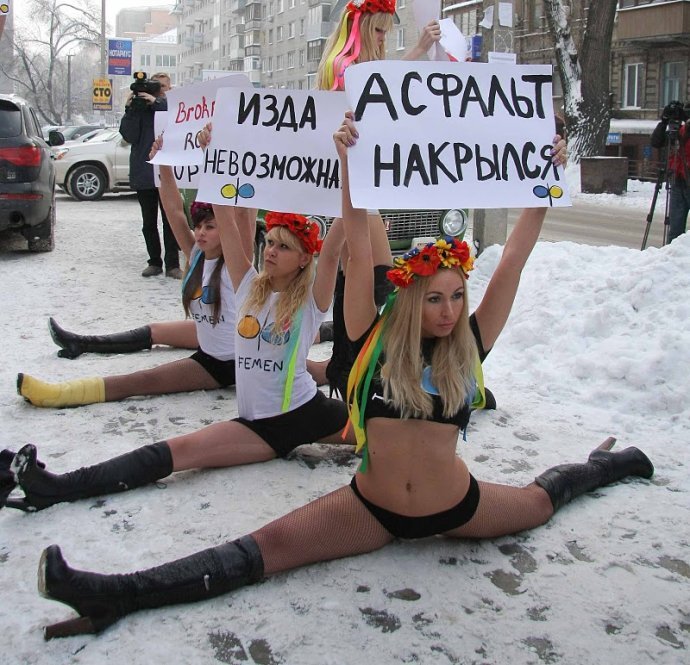 FEMEN美女雪地半裸抗议