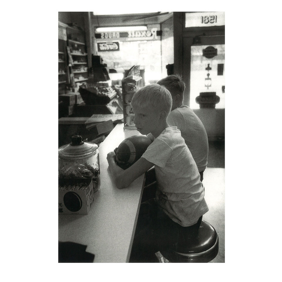 伟大之所以伟大 彩色大师William Eggleston的黑白摄影
