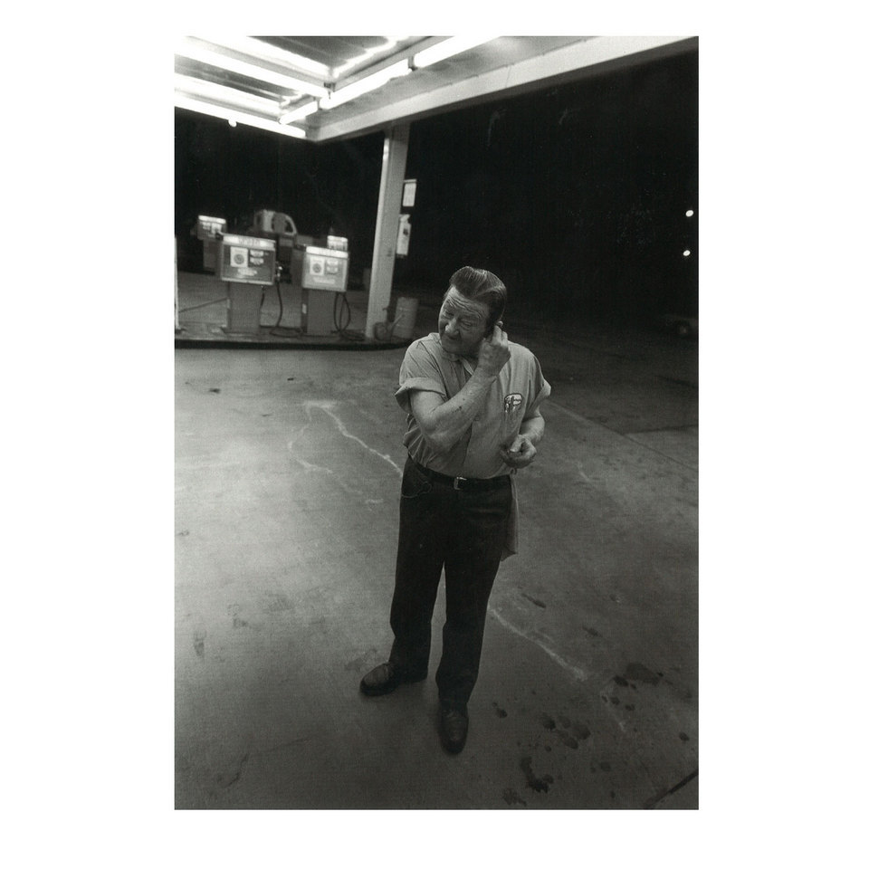 ΰ֮ΰ ɫʦWilliam EgglestonĺڰӰ