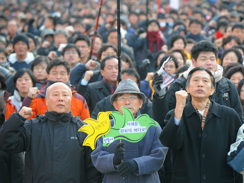 韩国民众抗议要求李明博政府下台