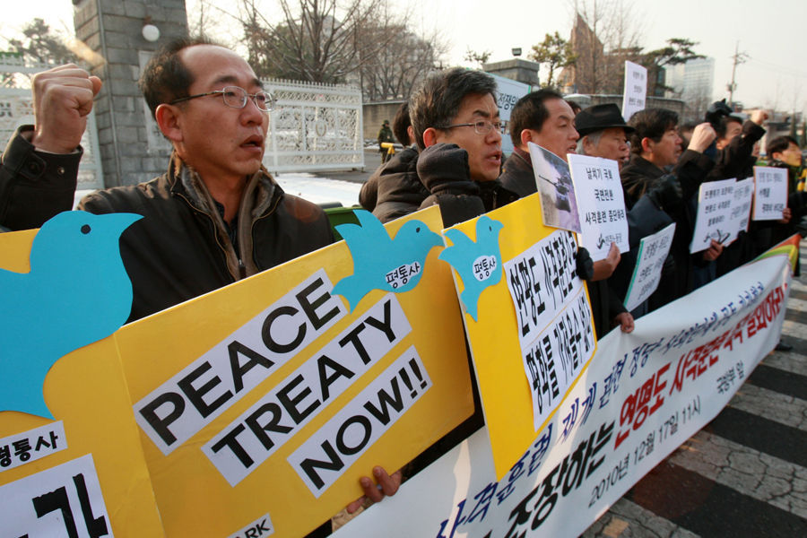 韩国民众抗议要求李明博政府下台