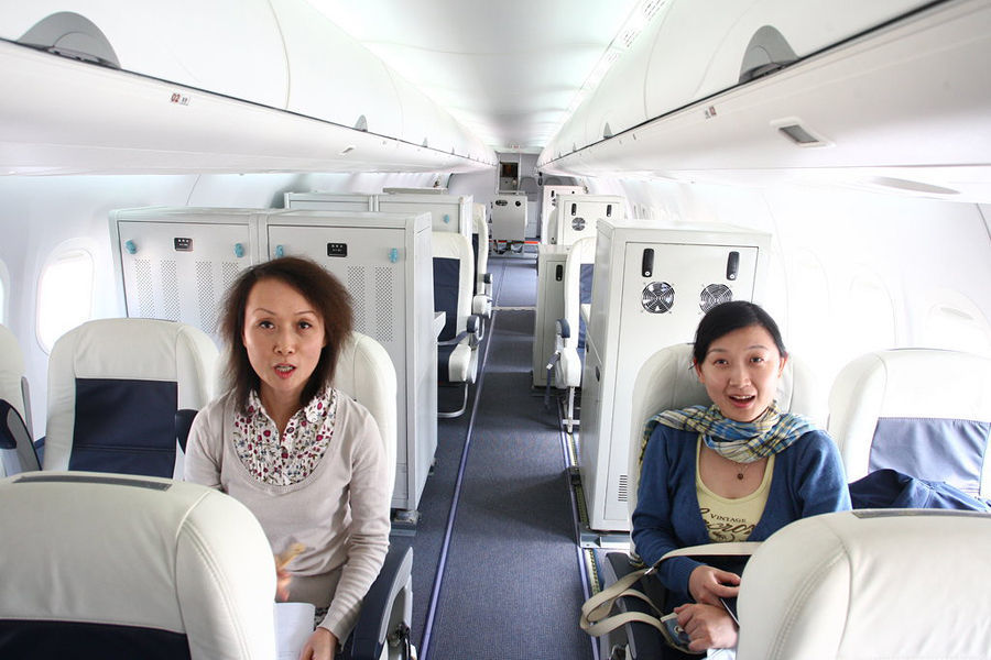 国产支线客机ARJ21首次亮相珠海航展