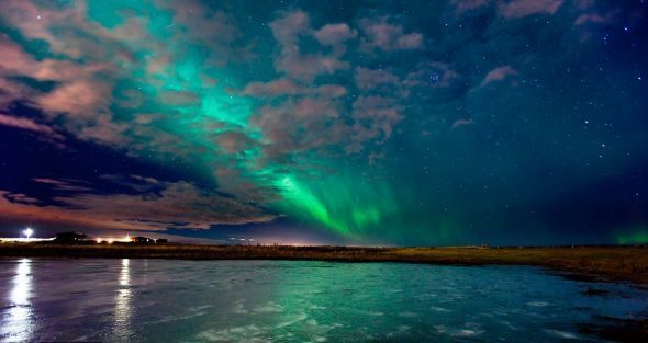 冰岛摄影师拍摄壮观北极光奇景